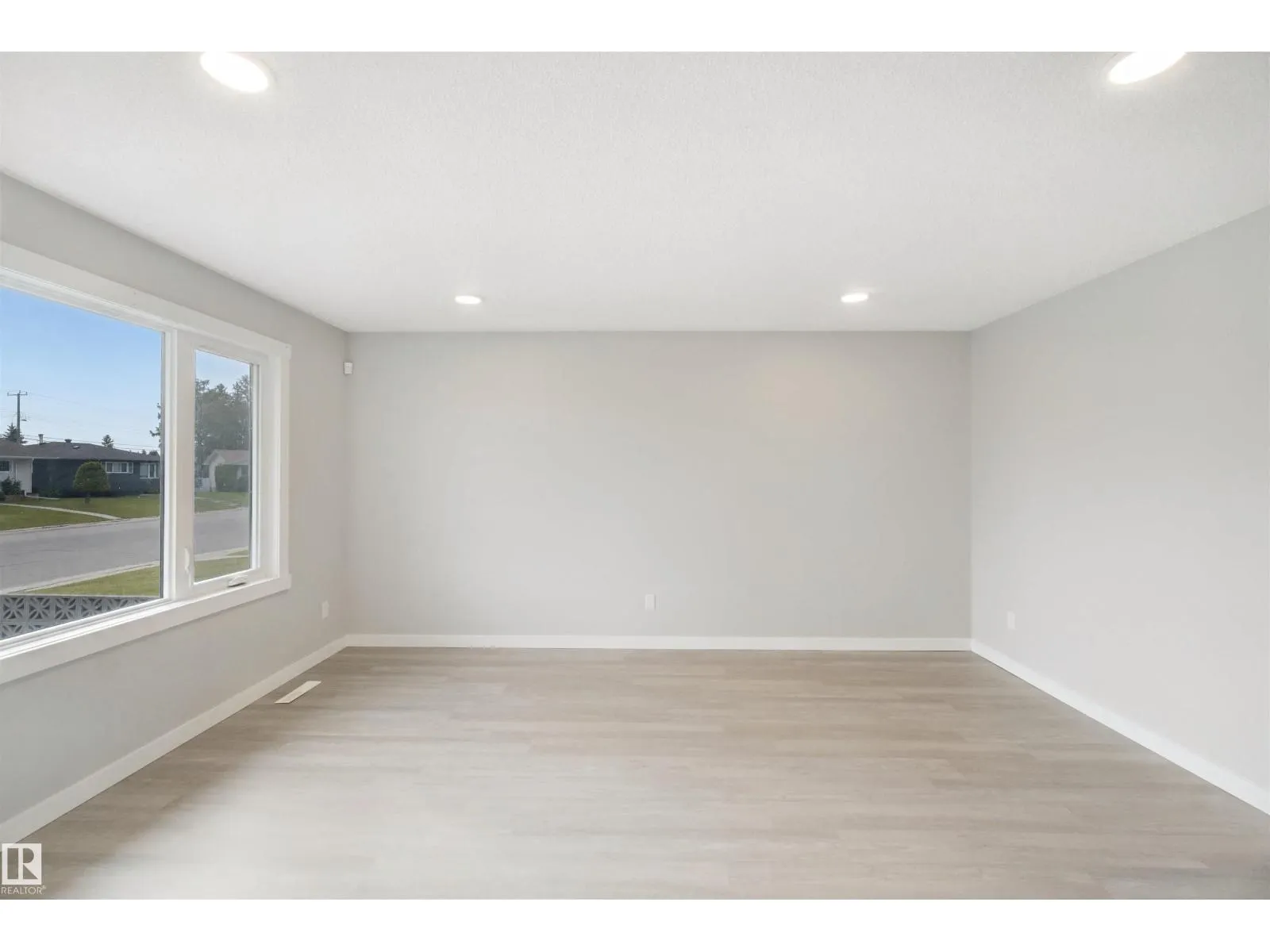 13212 73 ST NW