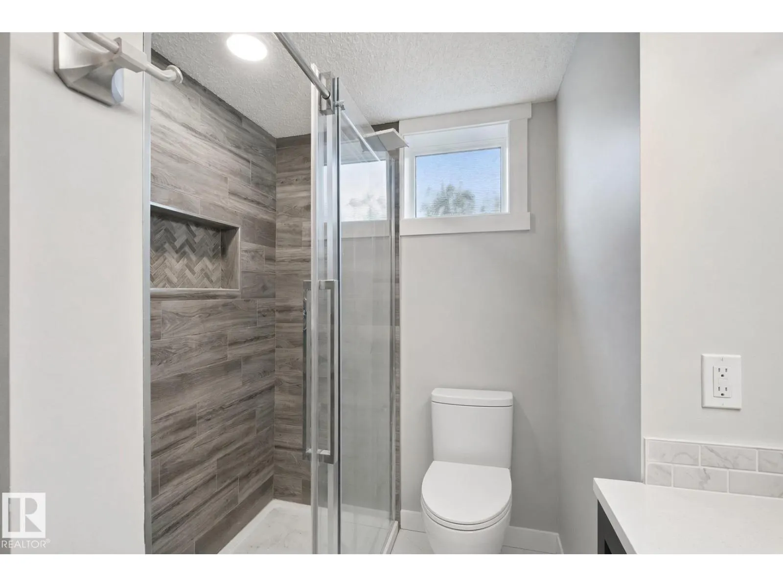13212 73 ST NW