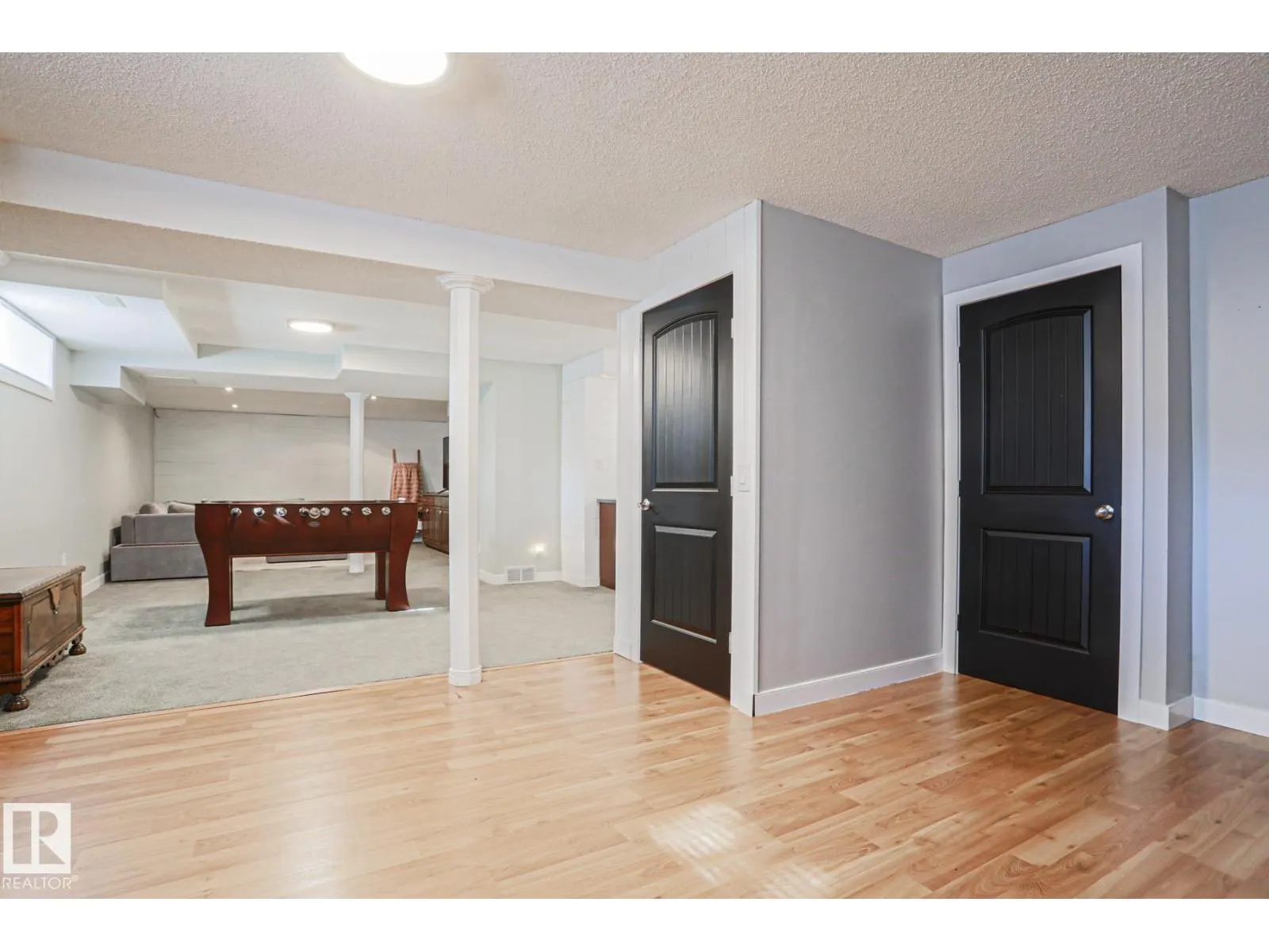 2 Hillview CR NE