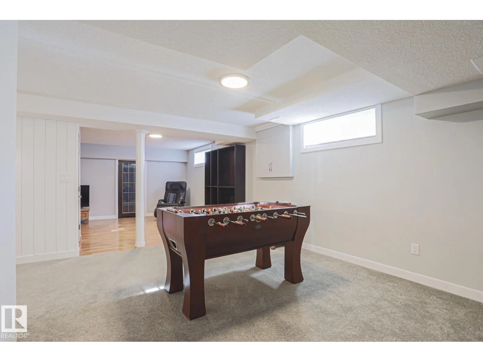 2 Hillview CR NE