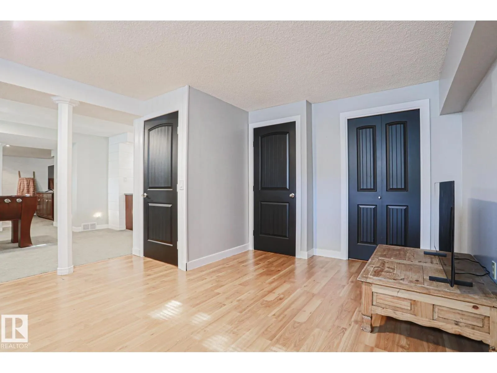 2 Hillview CR NE