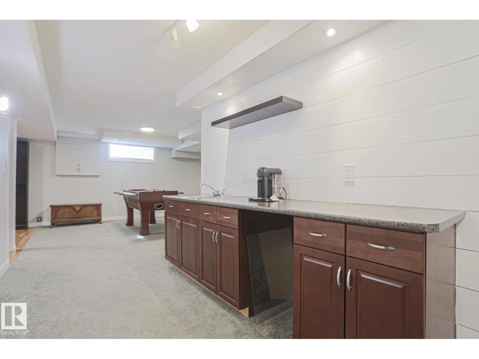 2 Hillview CR NE