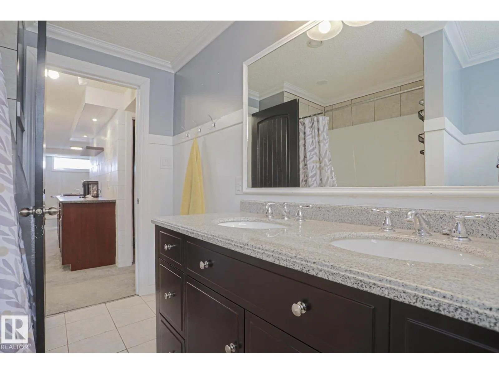 2 Hillview CR NE