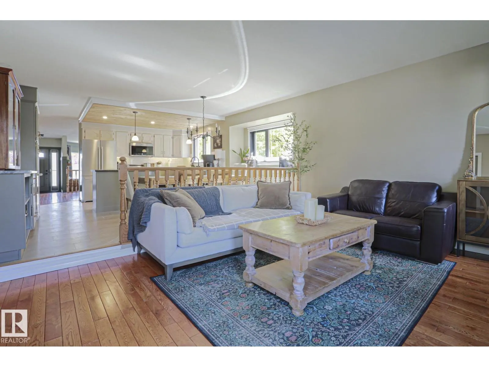 2 Hillview CR NE
