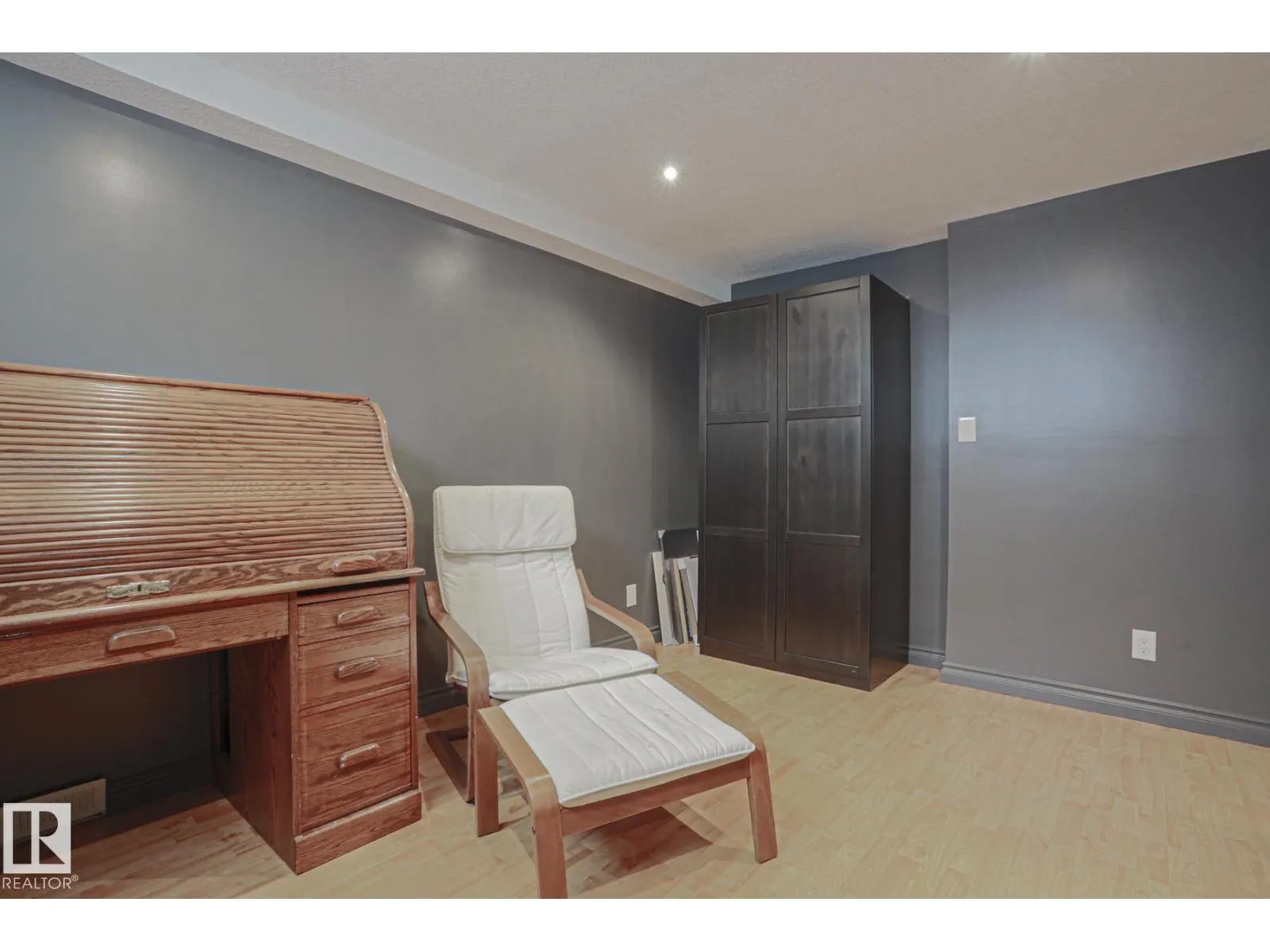 2 Hillview CR NE