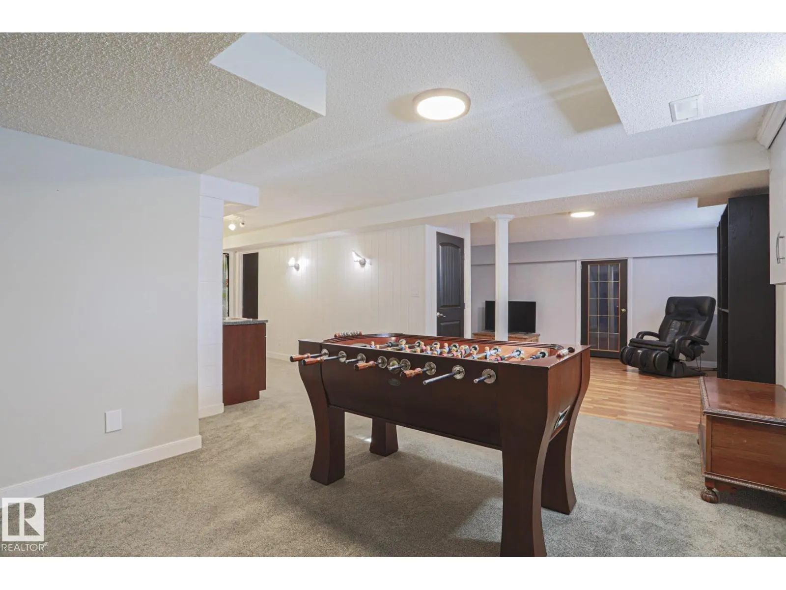 2 Hillview CR NE