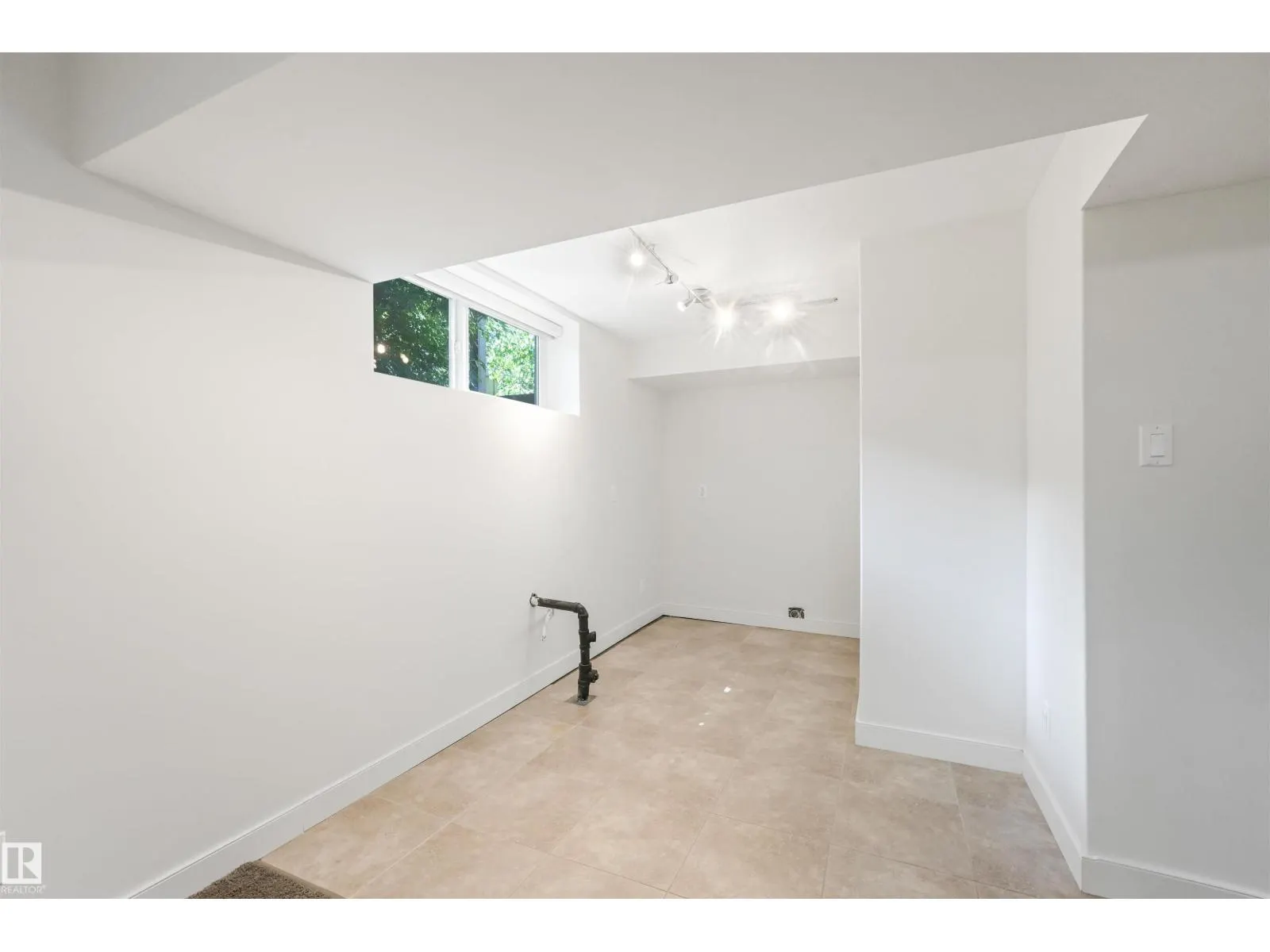 8212 148 ST NW NW