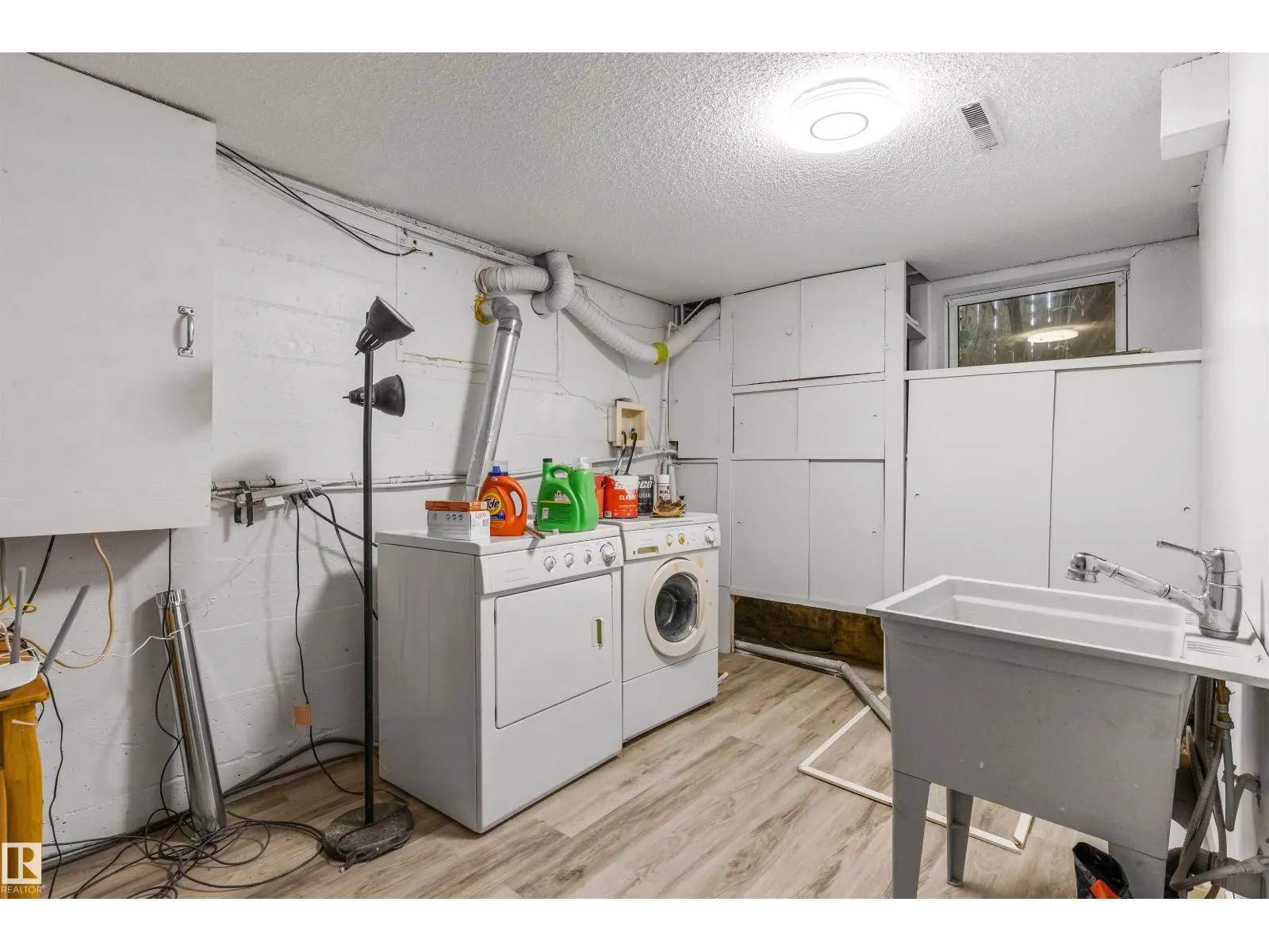 11230 75 AV NW