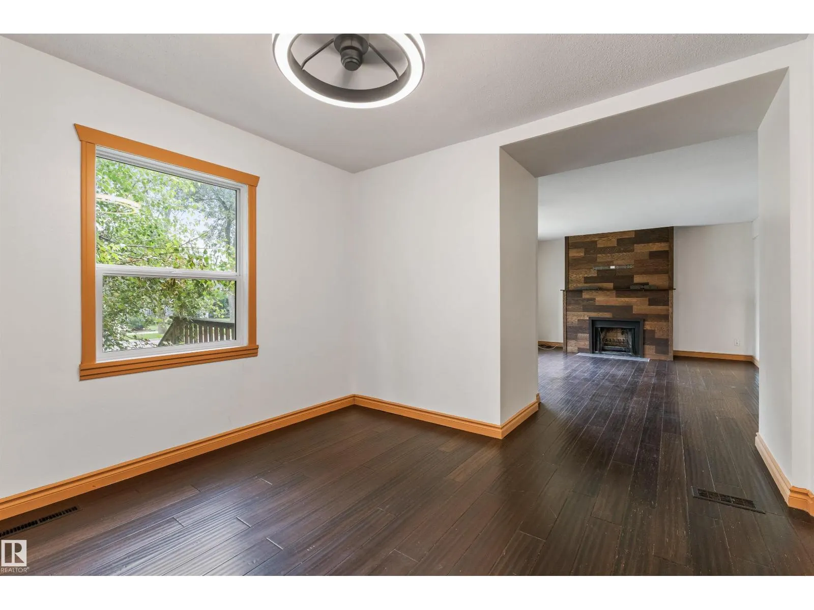 11230 75 AV NW