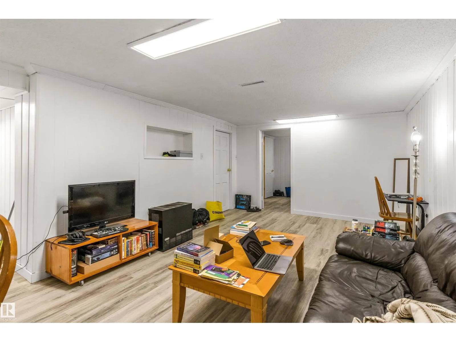 11230 75 AV NW