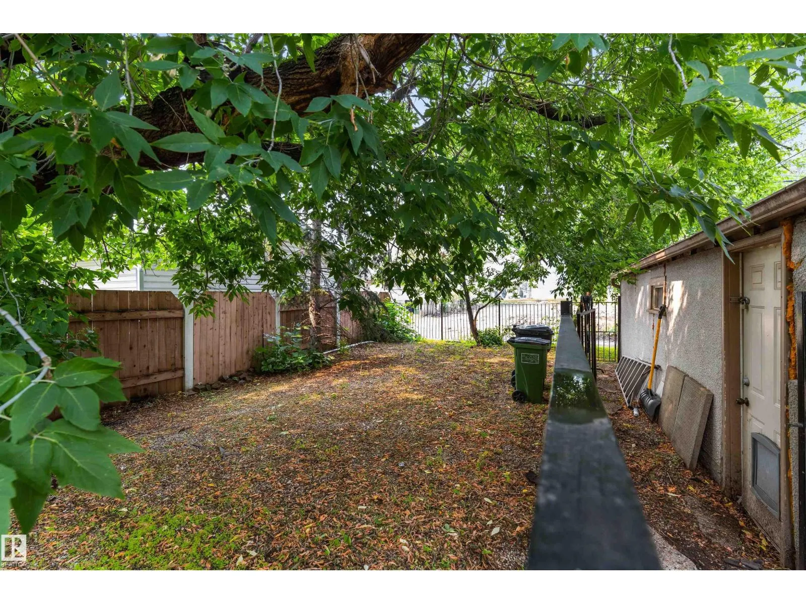 11230 75 AV NW
