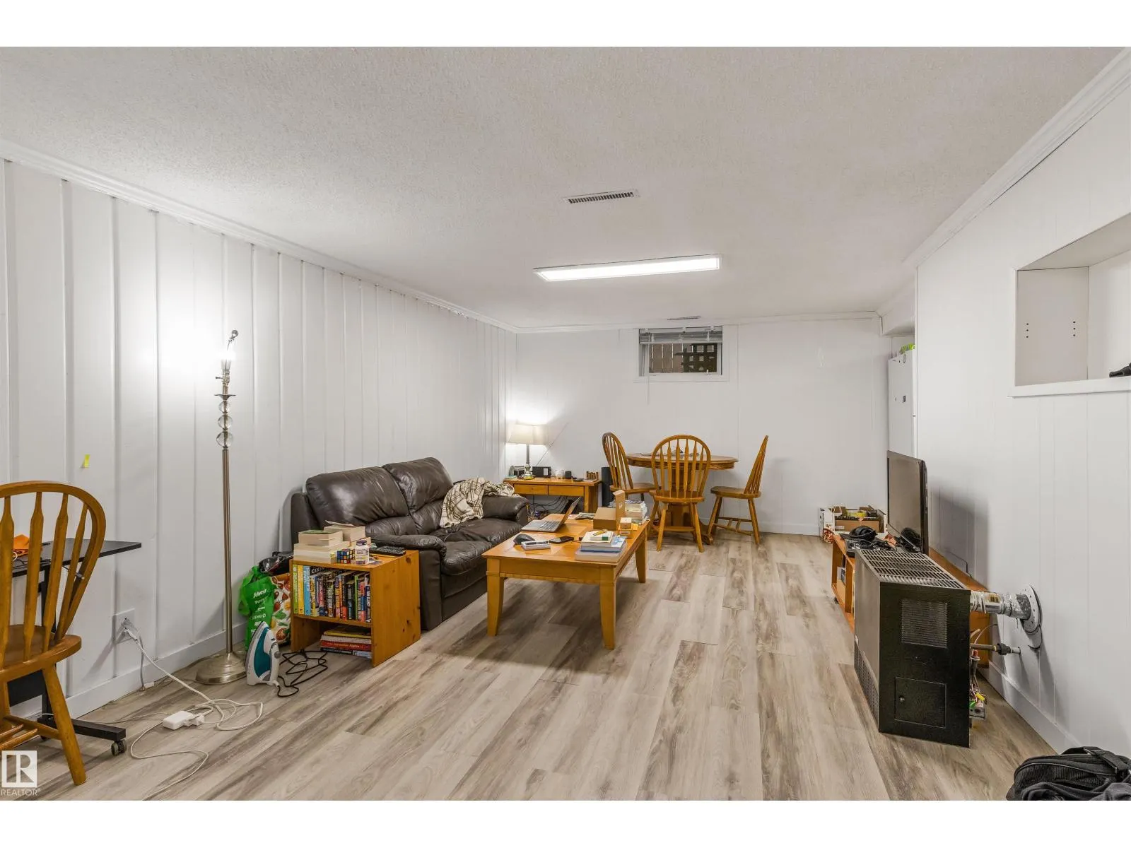 11230 75 AV NW