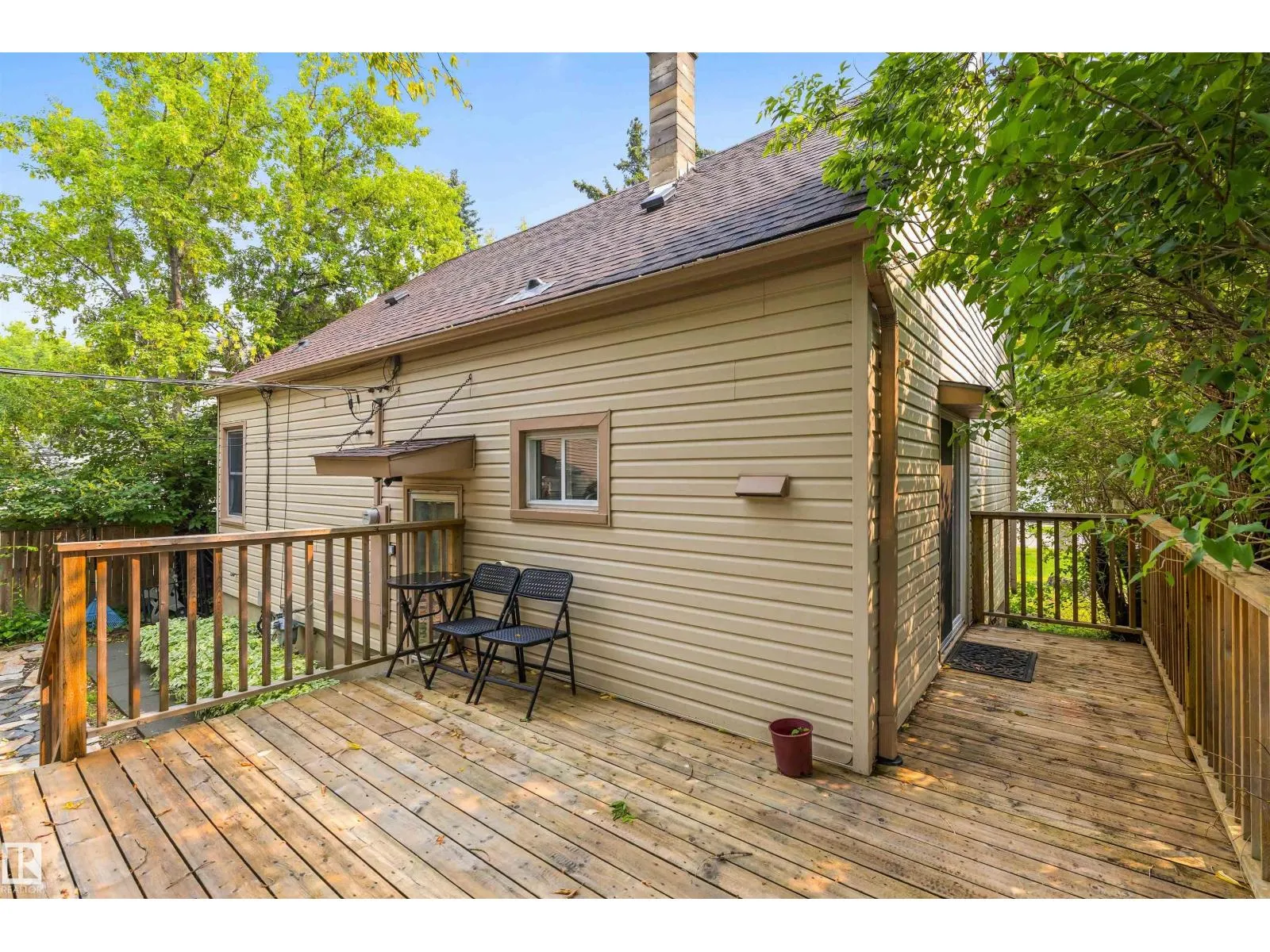 11230 75 AV NW
