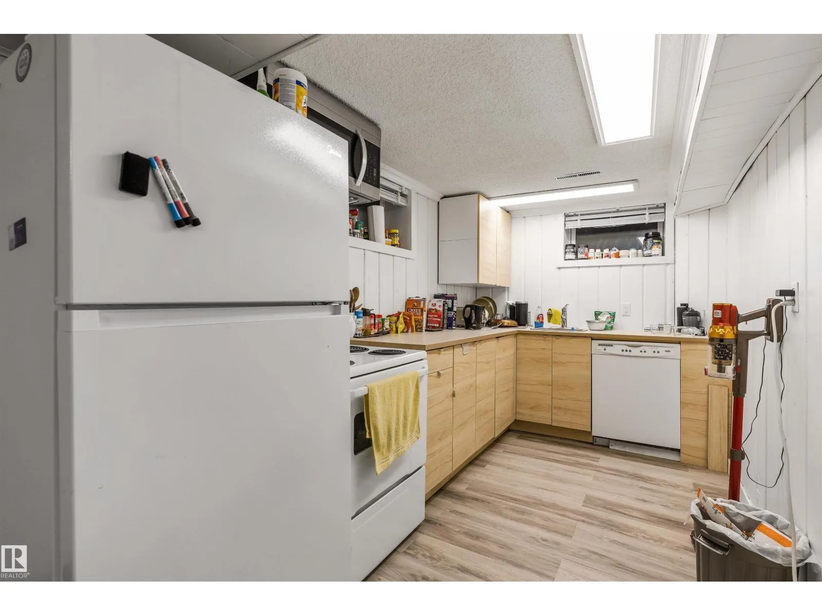 11230 75 AV NW