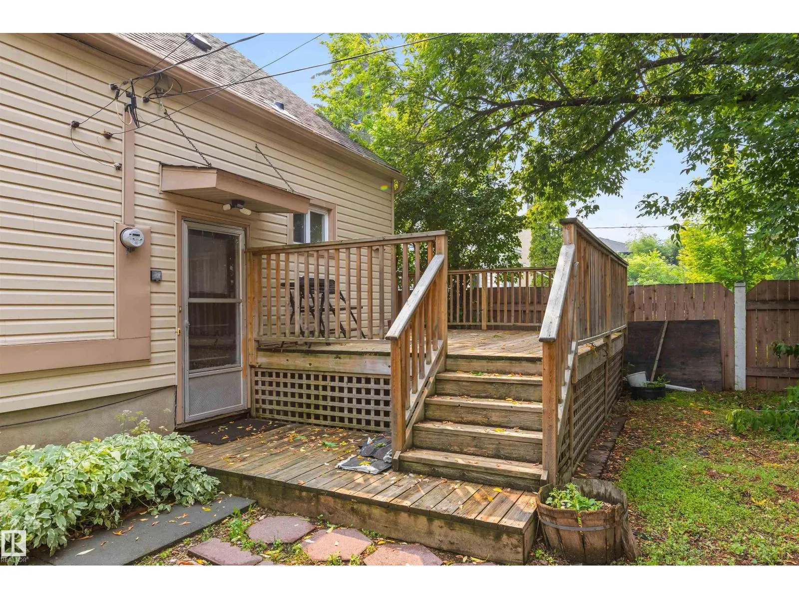11230 75 AV NW