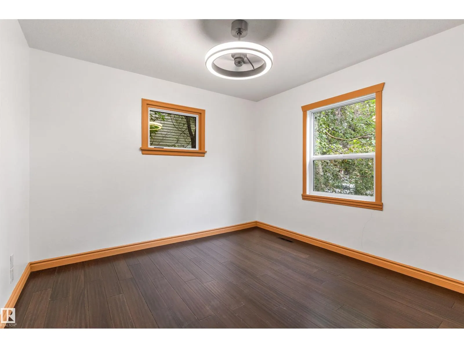 11230 75 AV NW