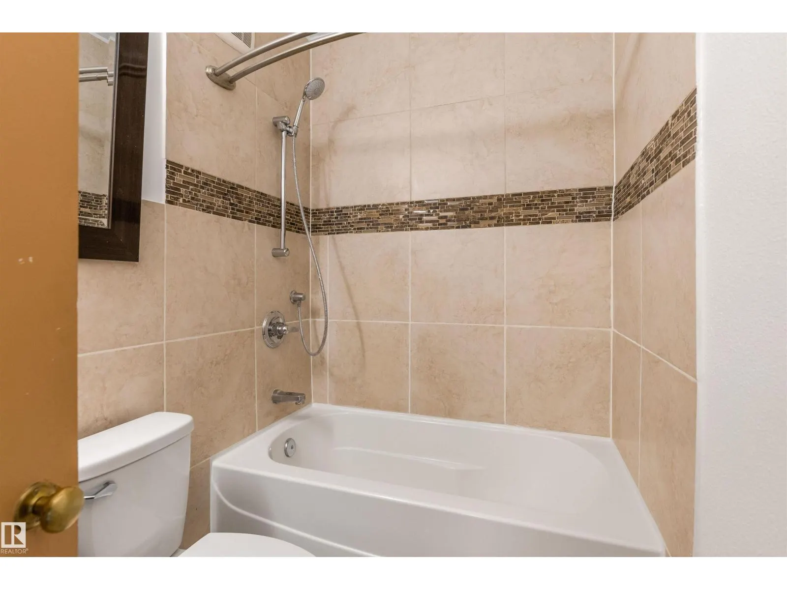 11230 75 AV NW
