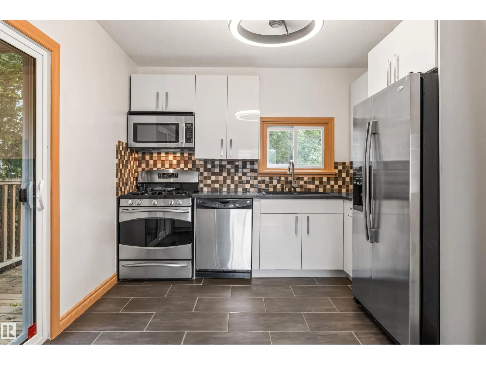 11230 75 AV NW