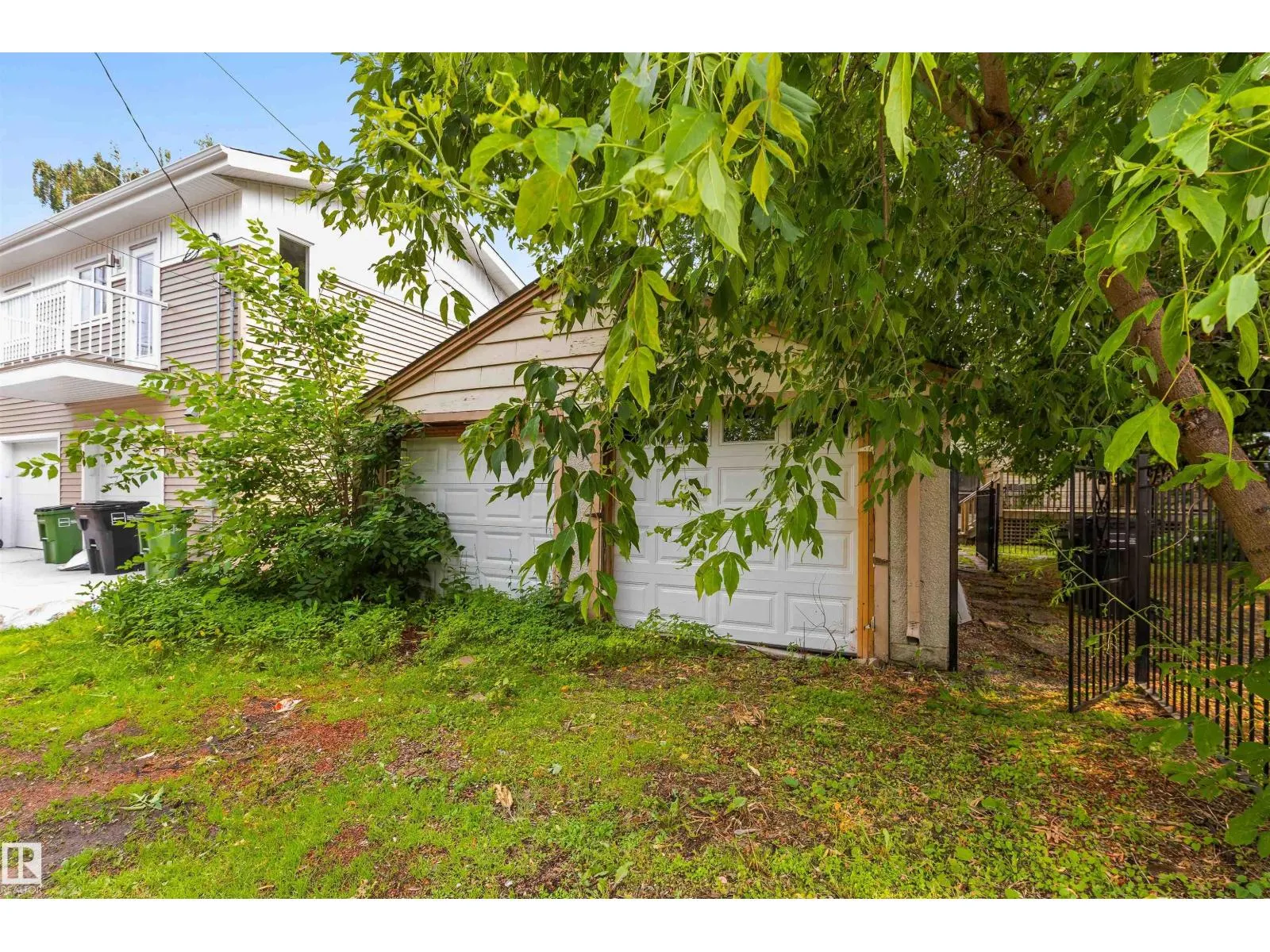 11230 75 AV NW