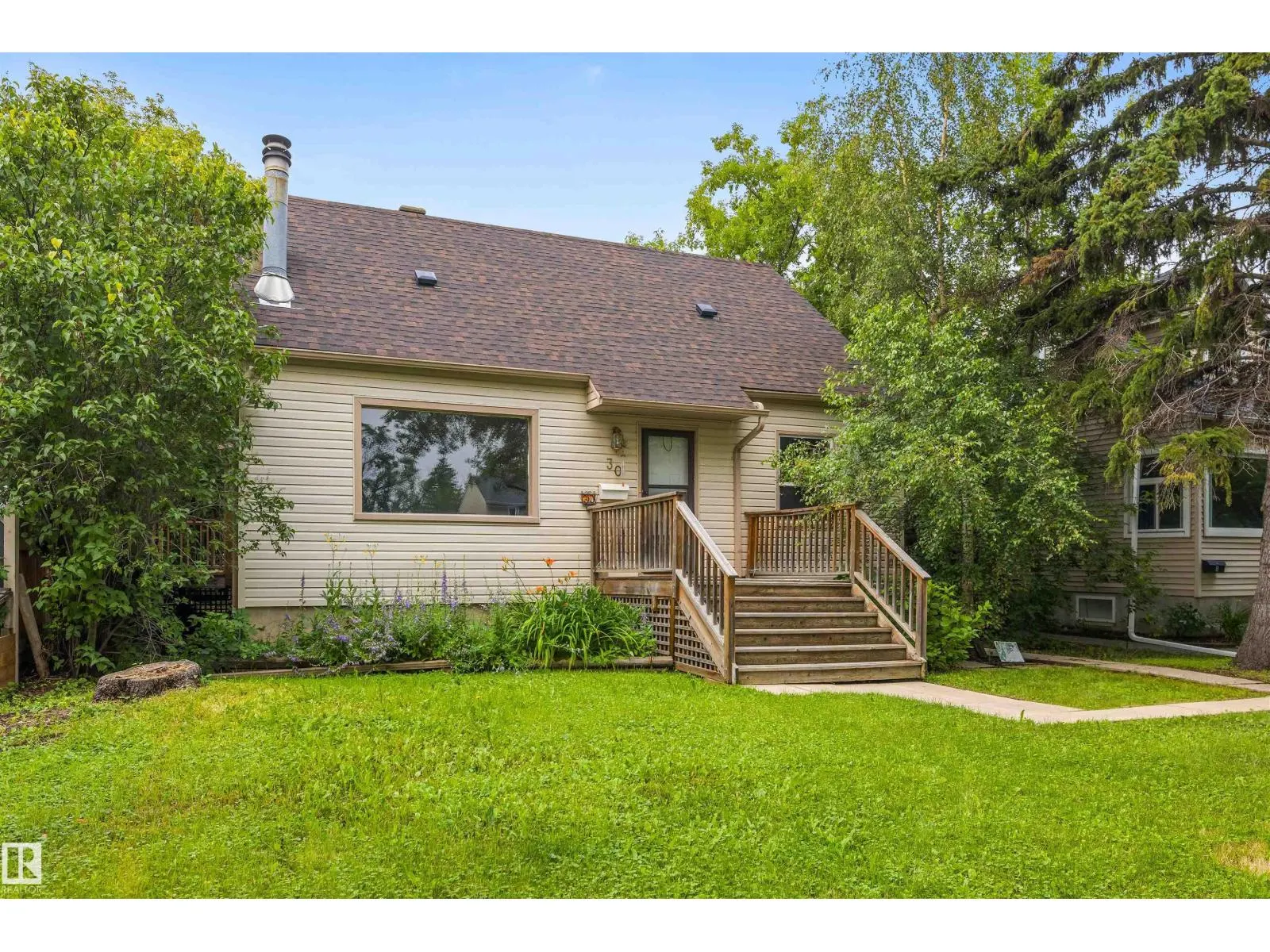 11230 75 AV NW