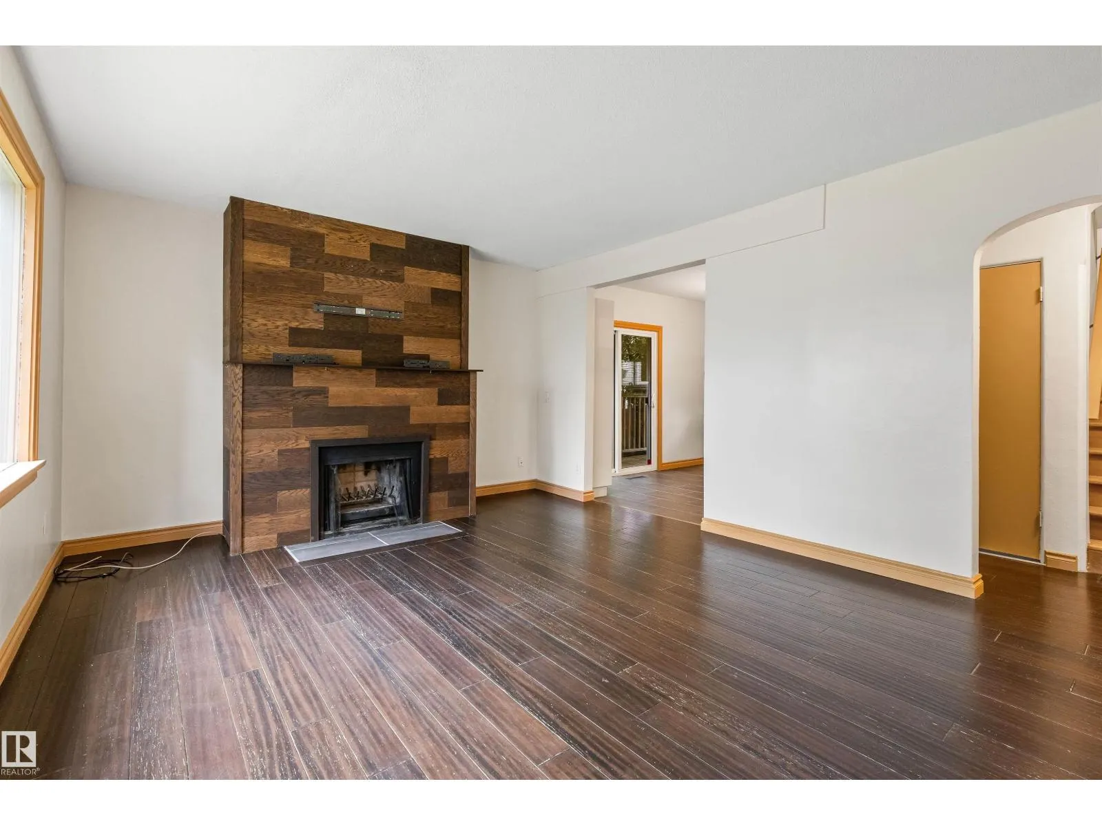 11230 75 AV NW