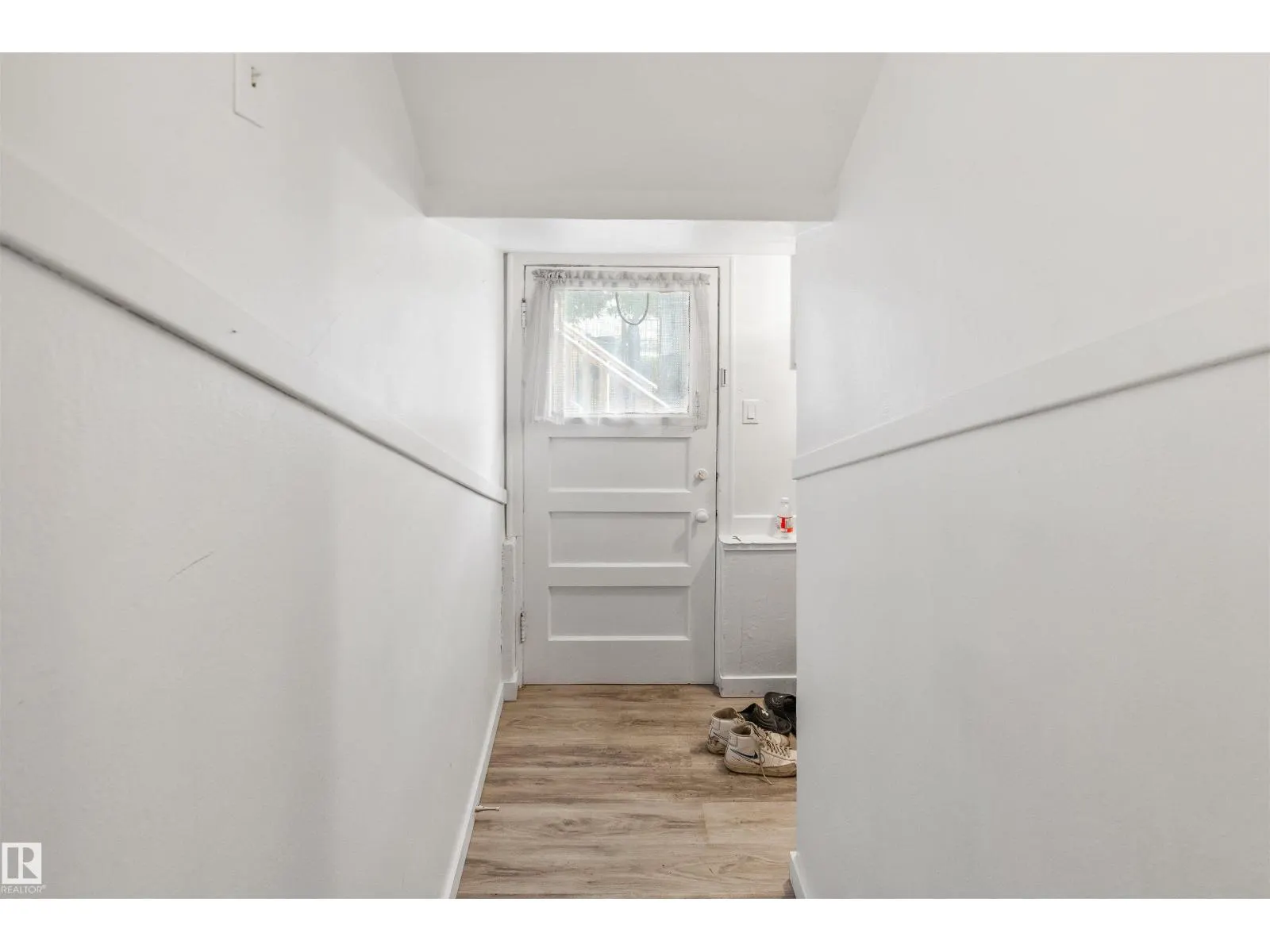 11230 75 AV NW