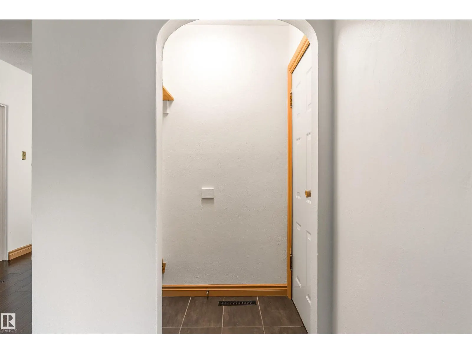 11230 75 AV NW