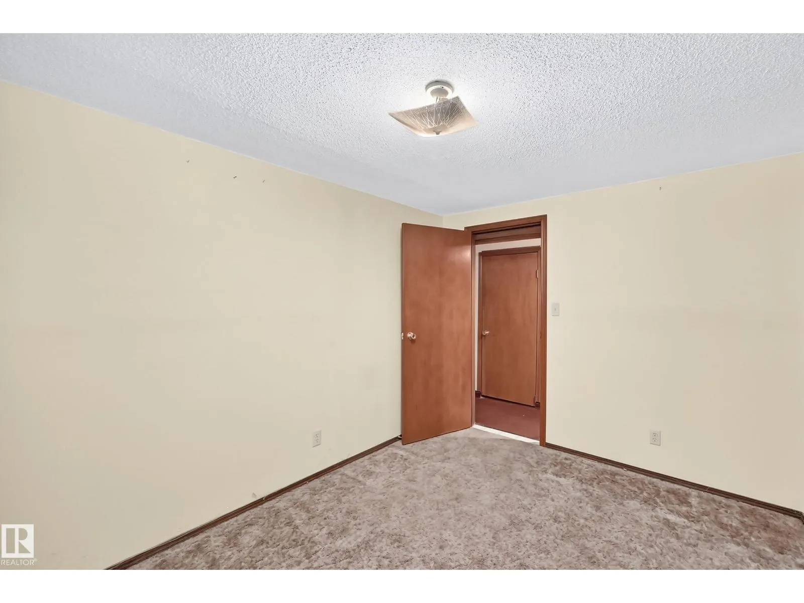12424 46 ST NW NW