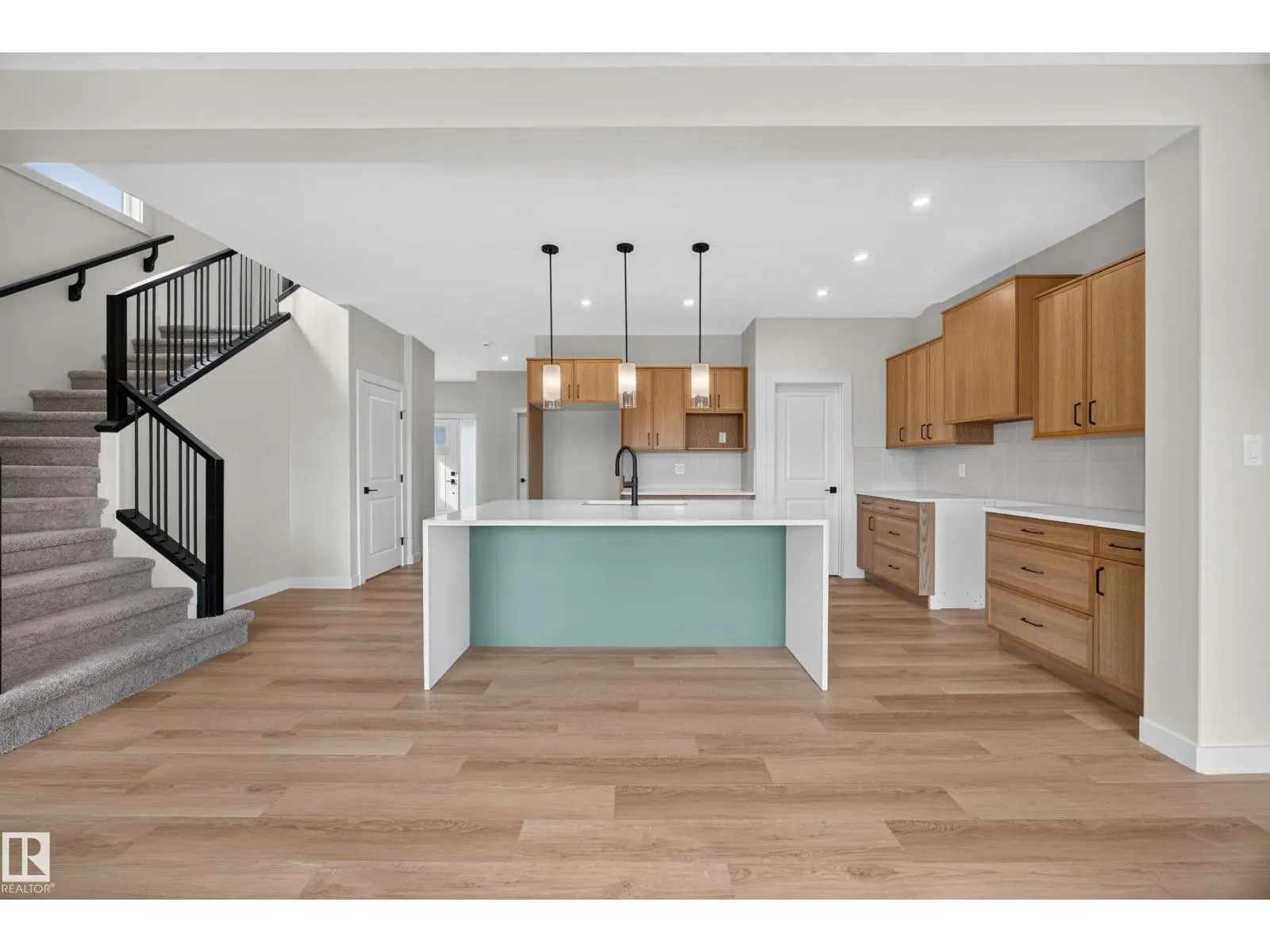 205 HAMPSHIRE PT