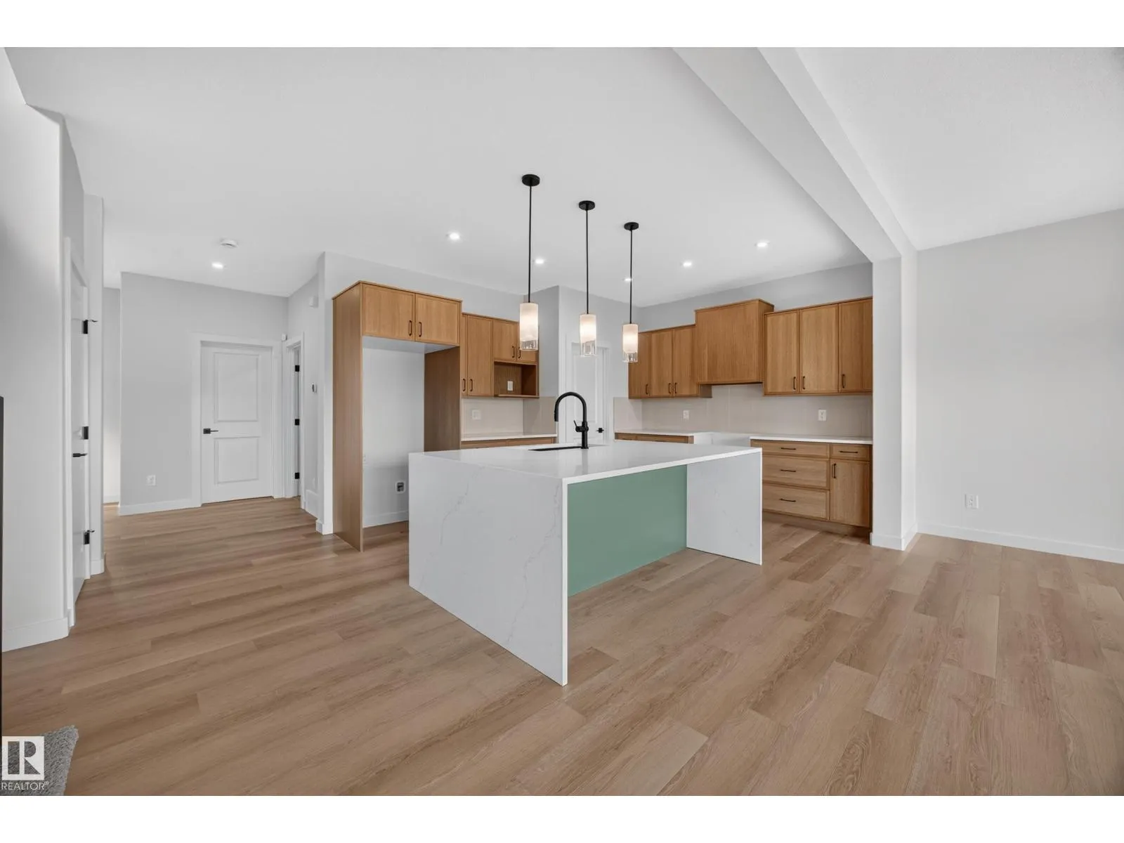 205 HAMPSHIRE PT