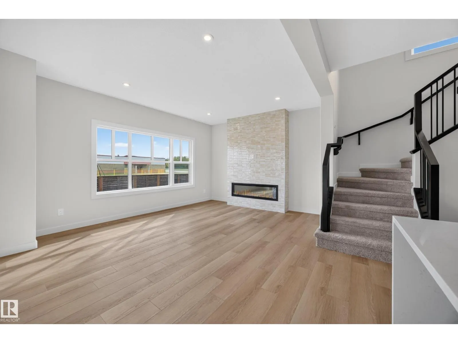 205 HAMPSHIRE PT