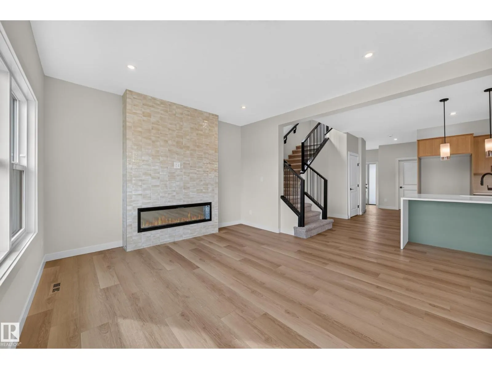 205 HAMPSHIRE PT