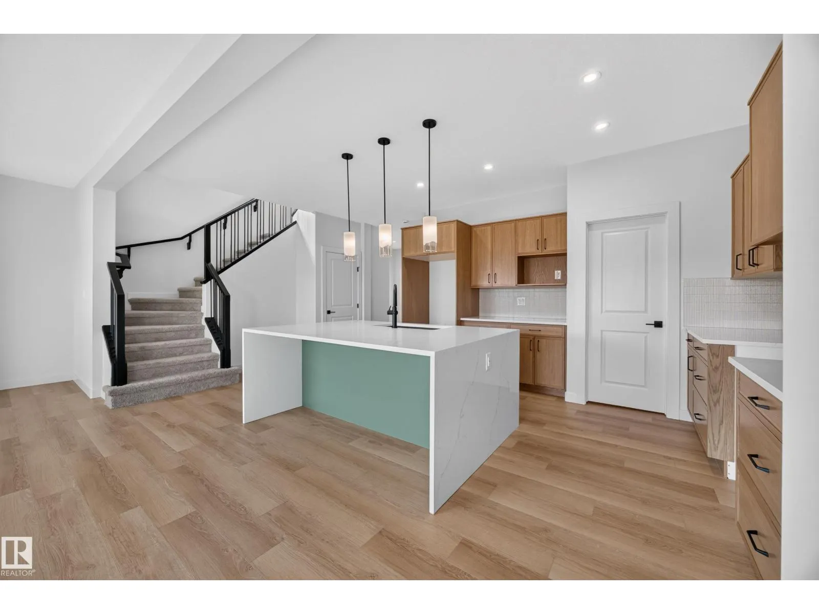205 HAMPSHIRE PT