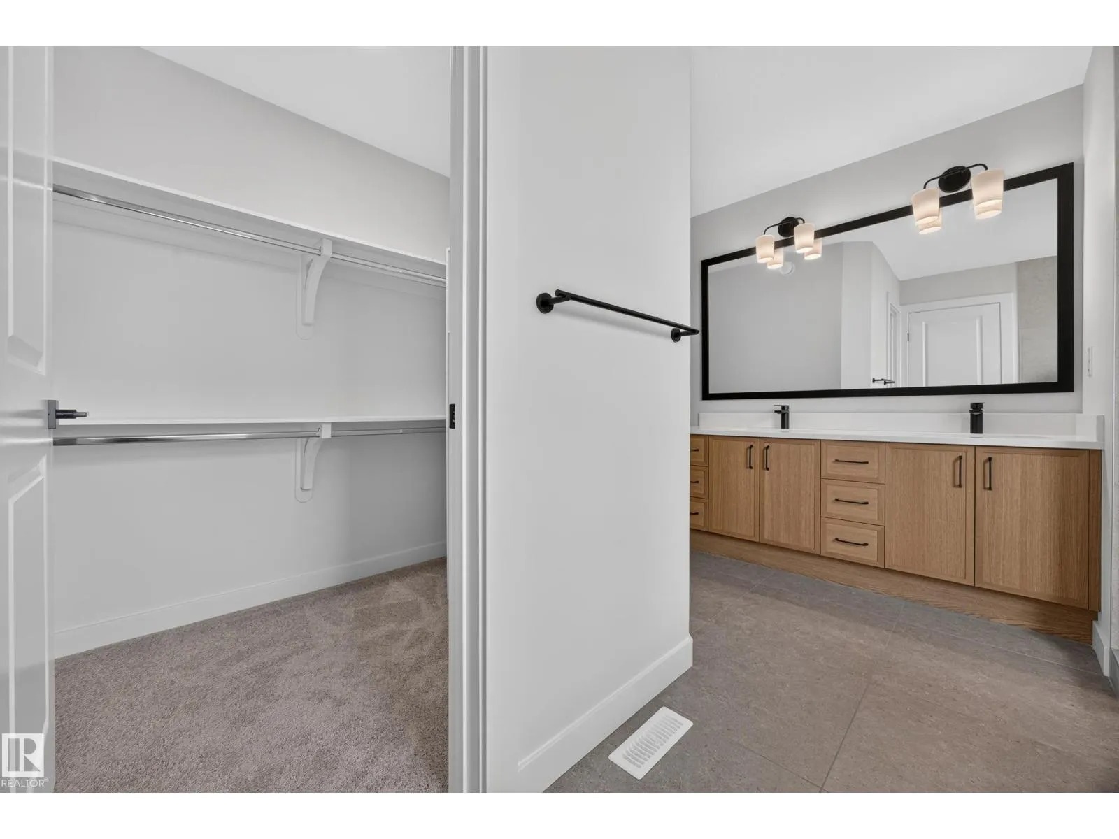 205 HAMPSHIRE PT