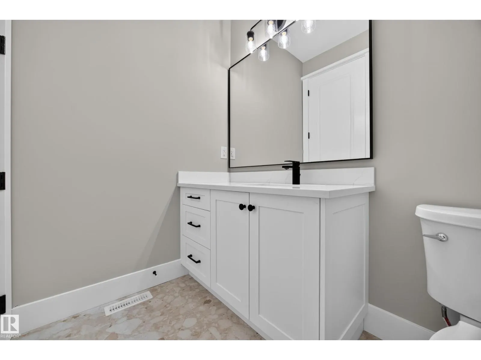 209 HAMPSHIRE PT