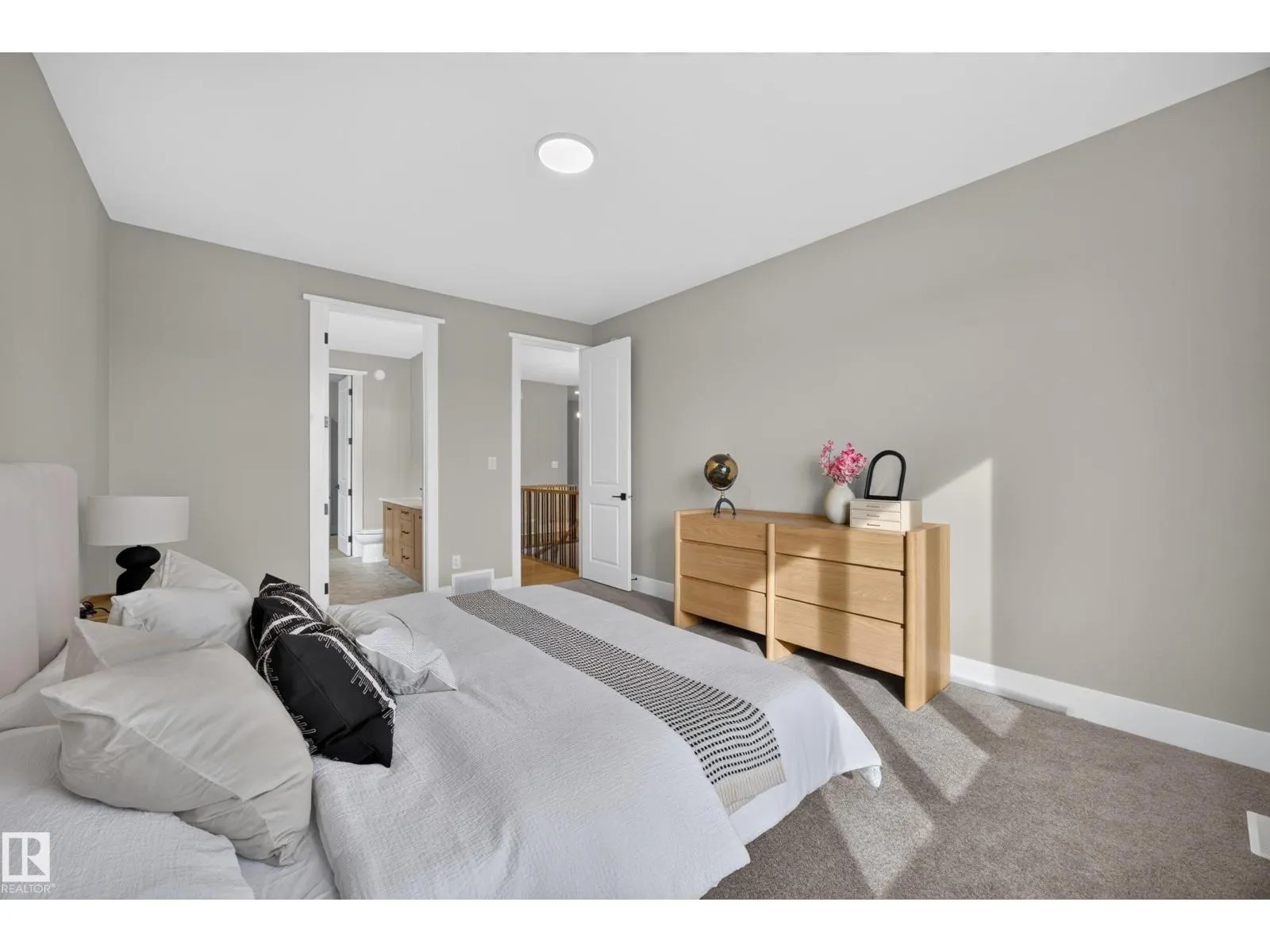 209 HAMPSHIRE PT