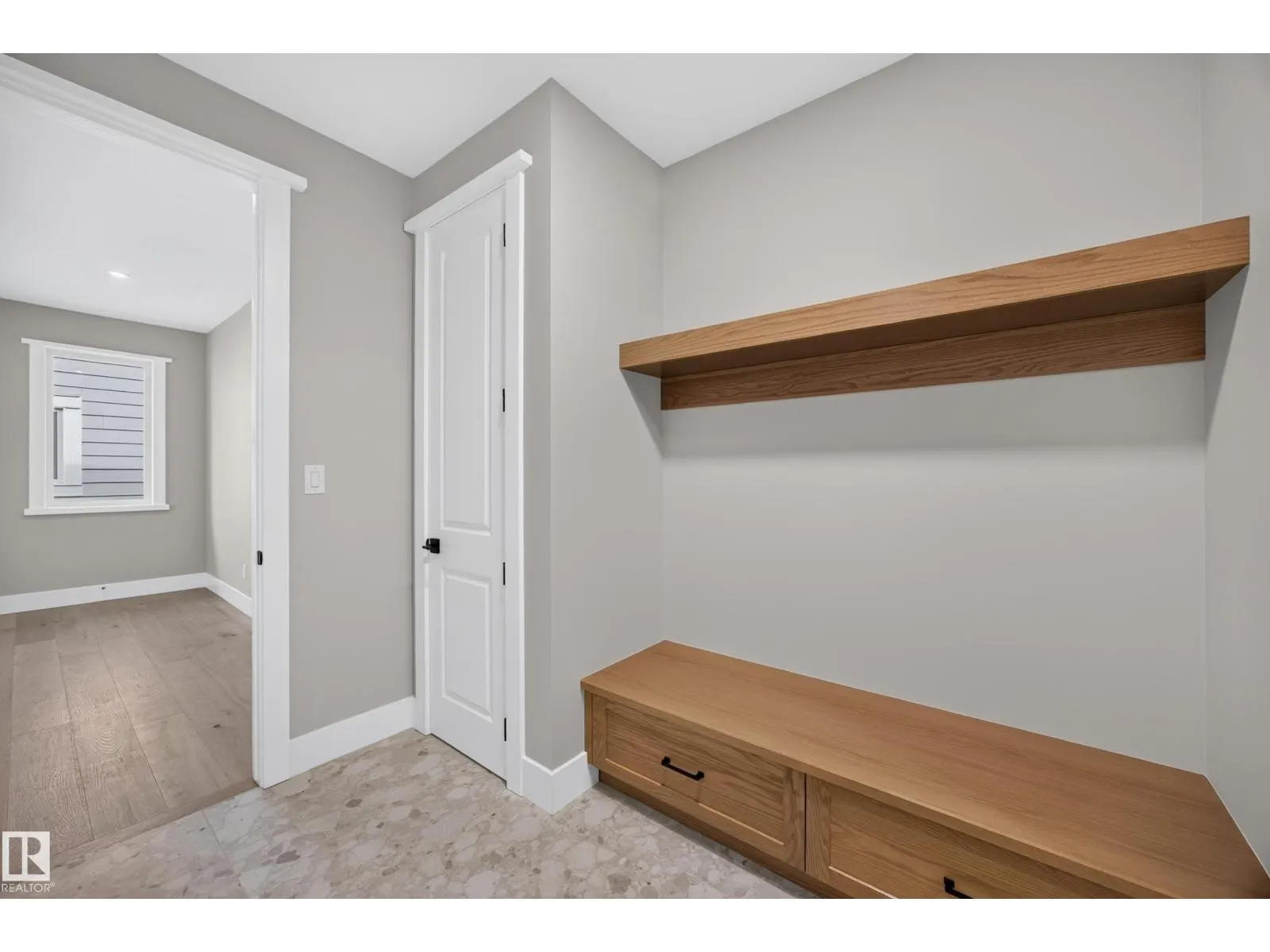 209 HAMPSHIRE PT