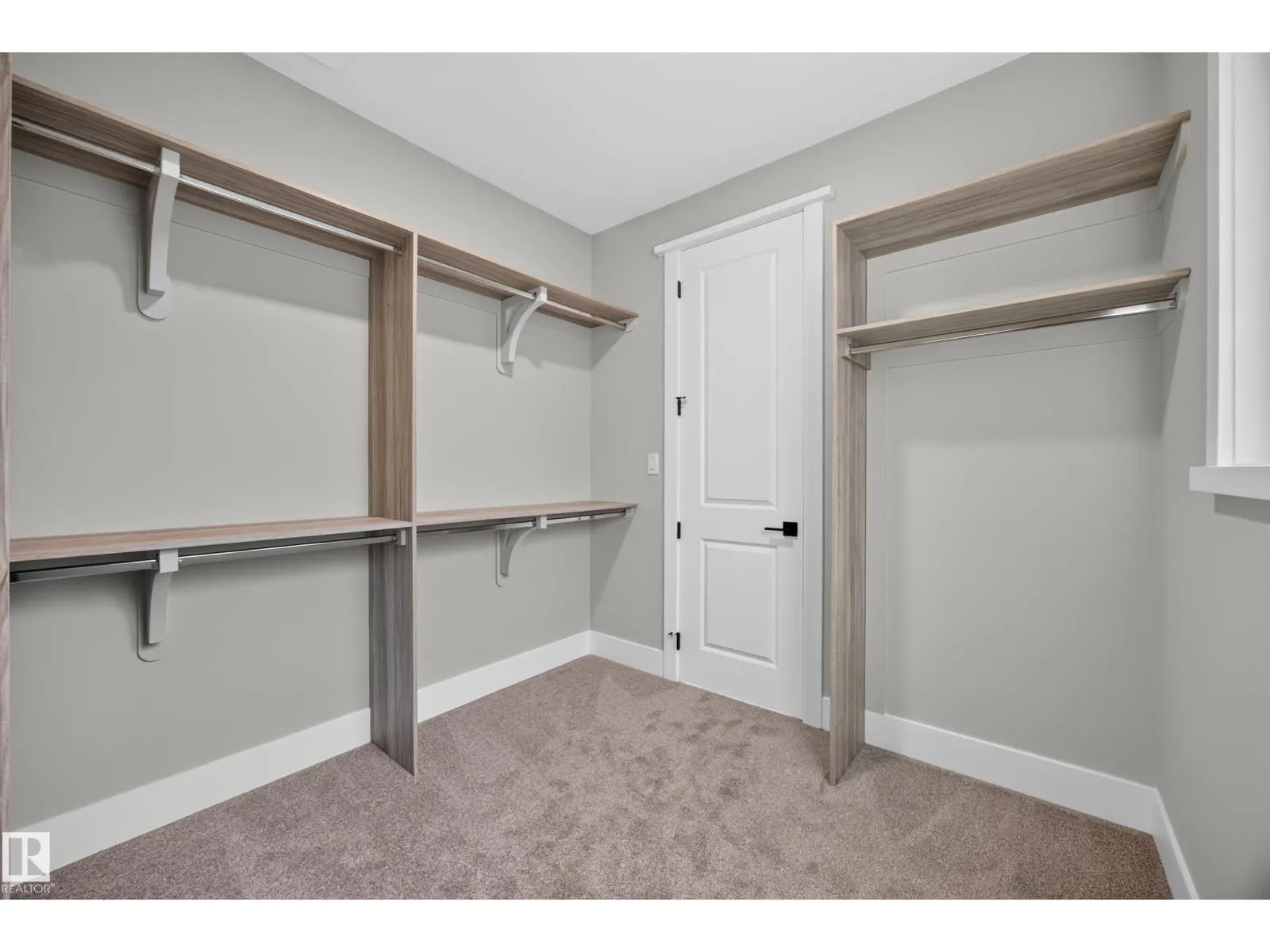 209 HAMPSHIRE PT