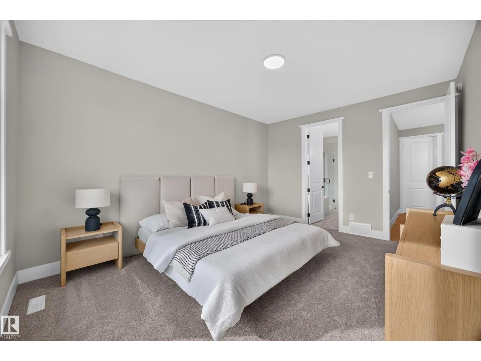 209 HAMPSHIRE PT