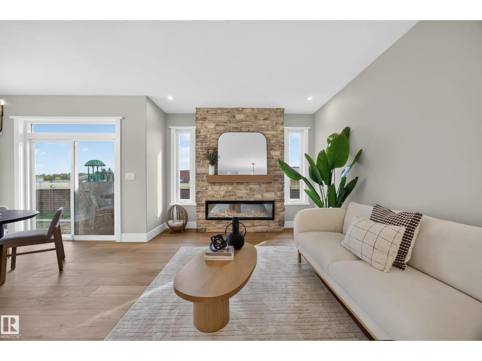 209 HAMPSHIRE PT