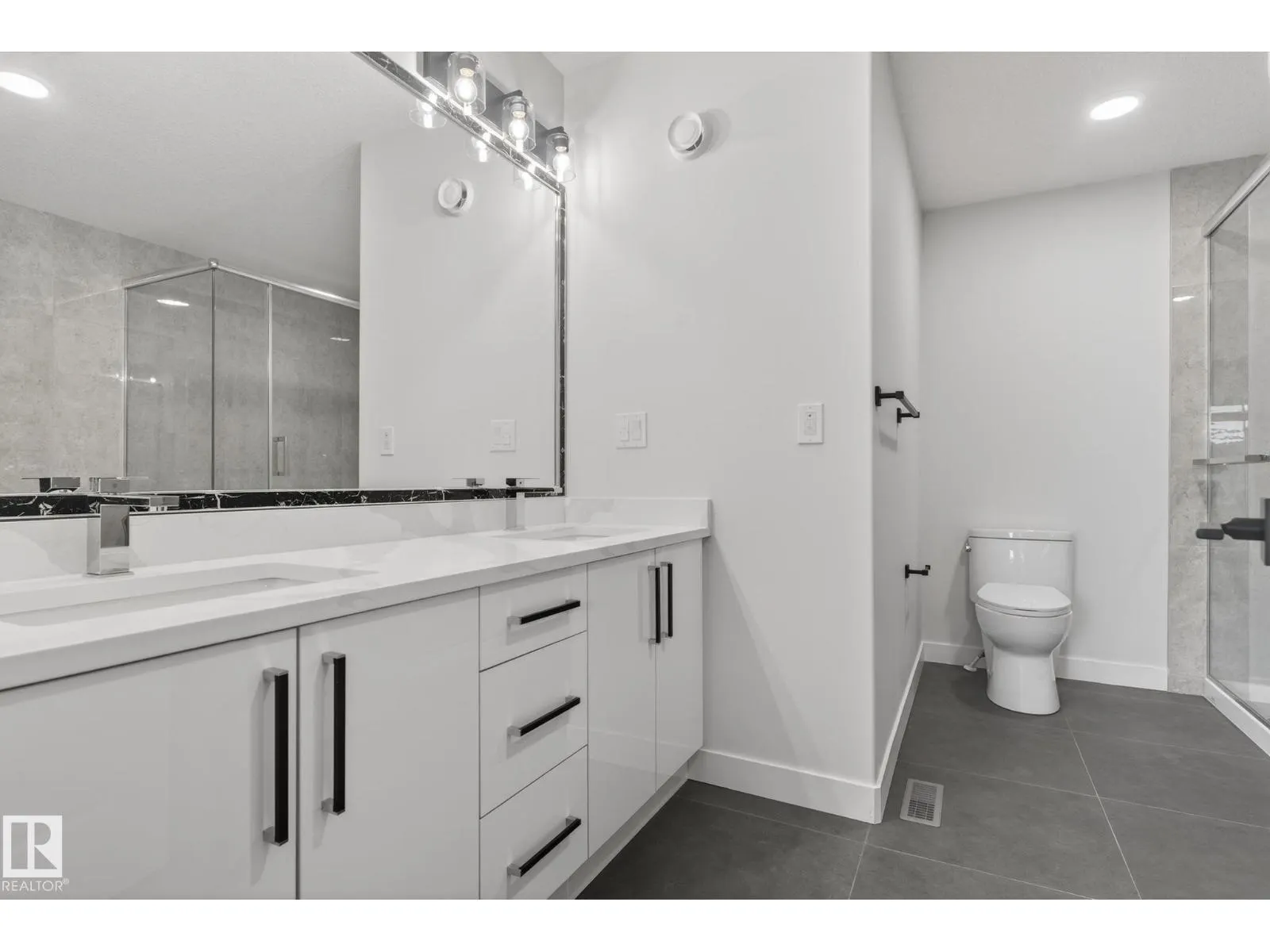 20 HAZELWOOD LN