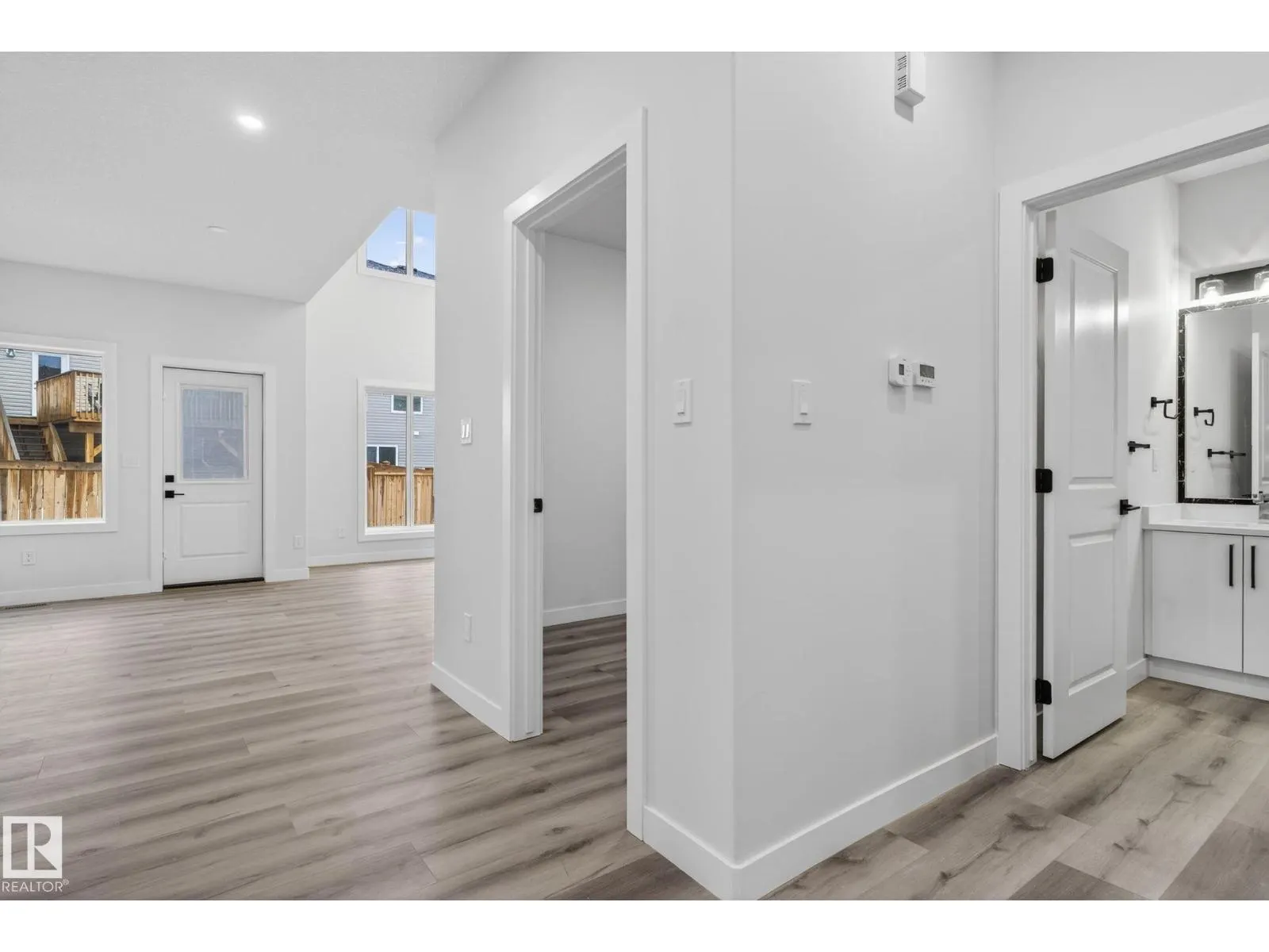 20 HAZELWOOD LN