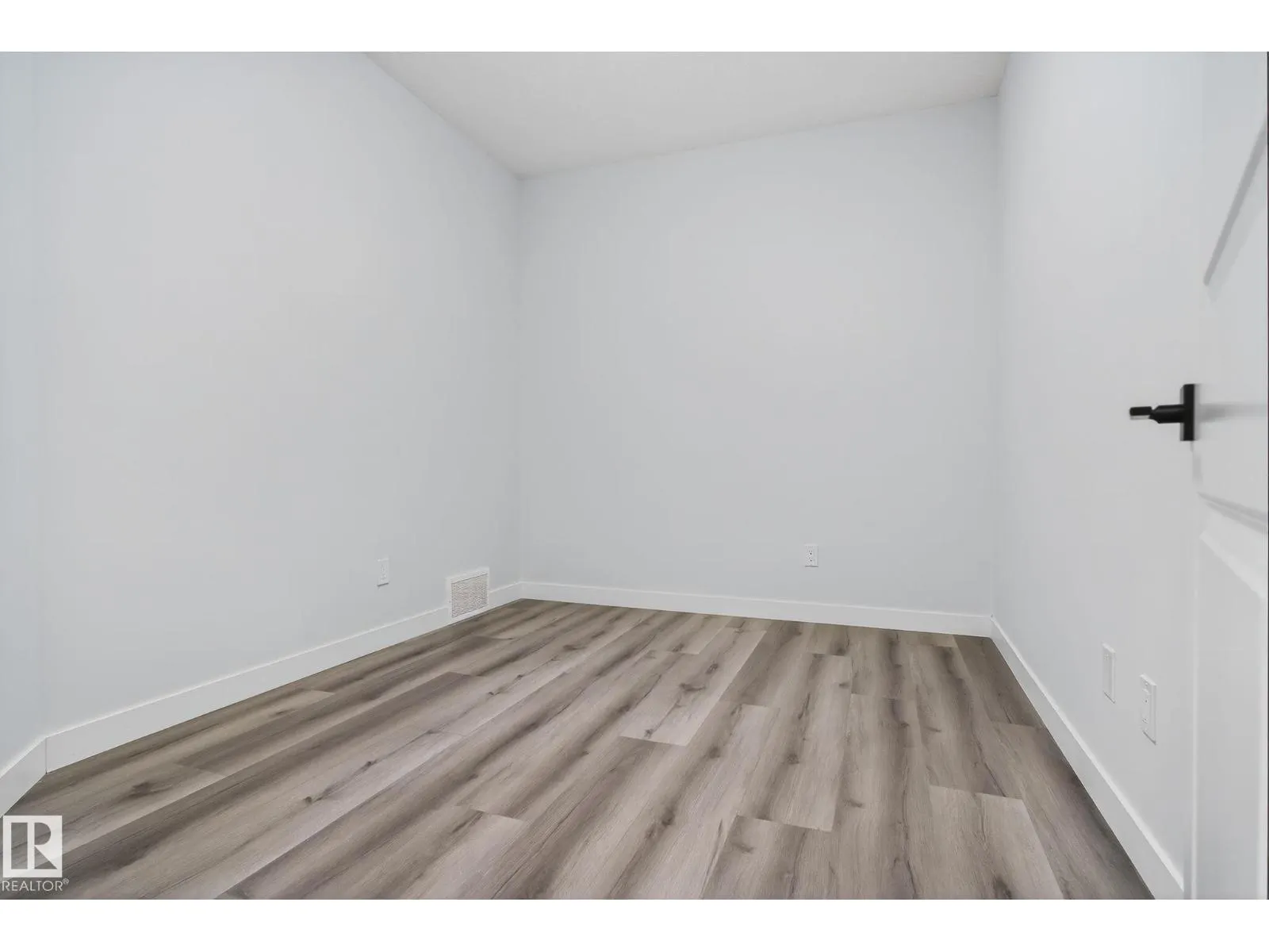 20 HAZELWOOD LN