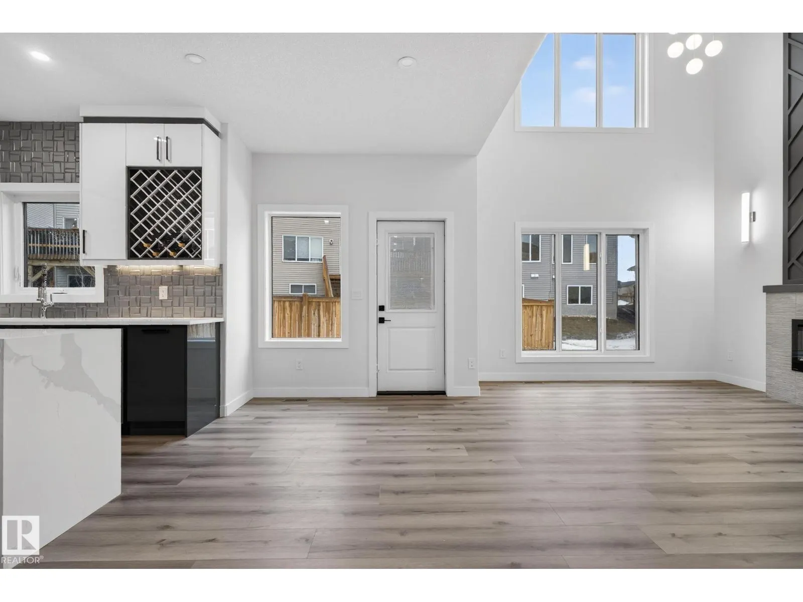 20 HAZELWOOD LN