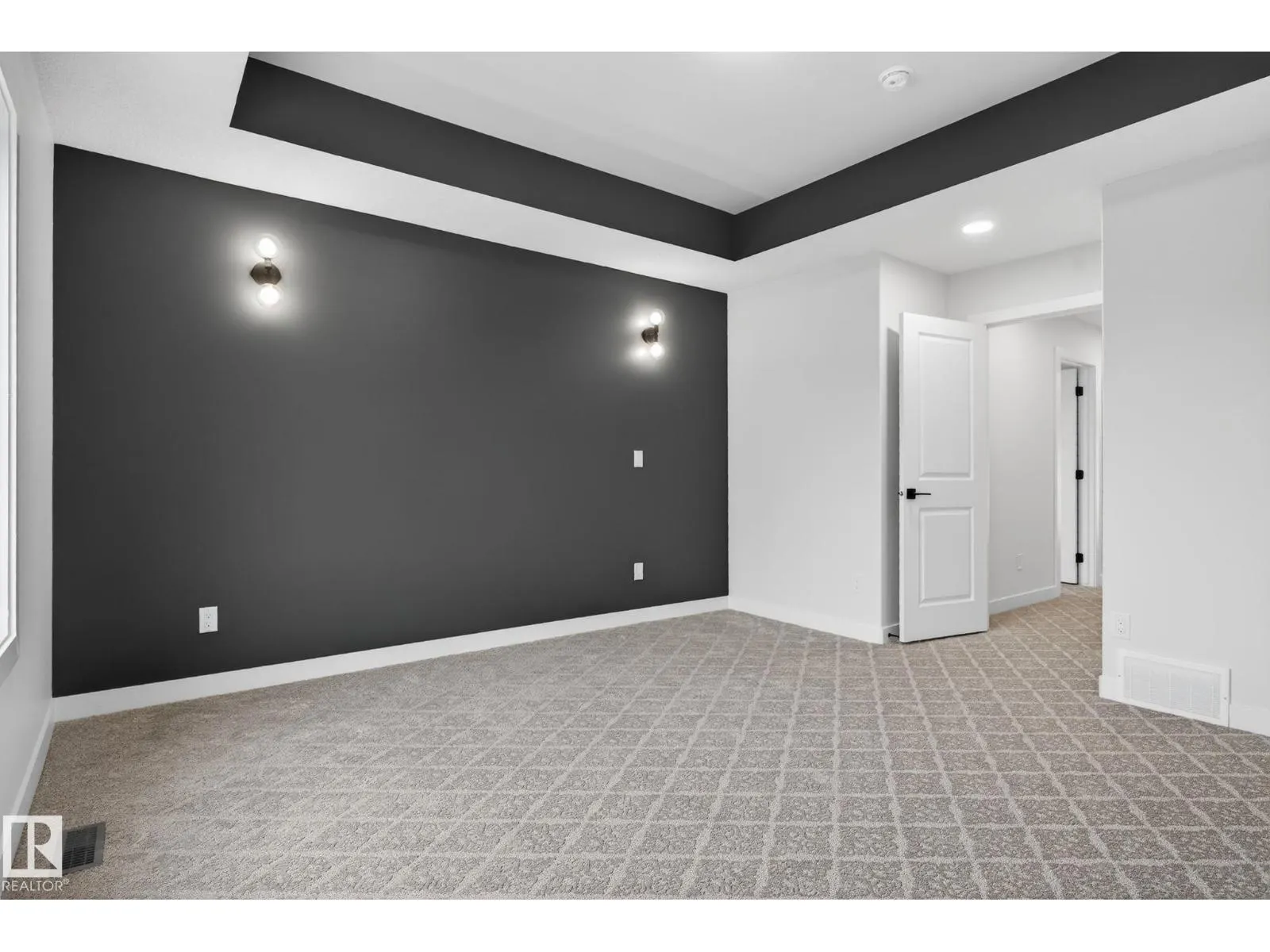 20 HAZELWOOD LN