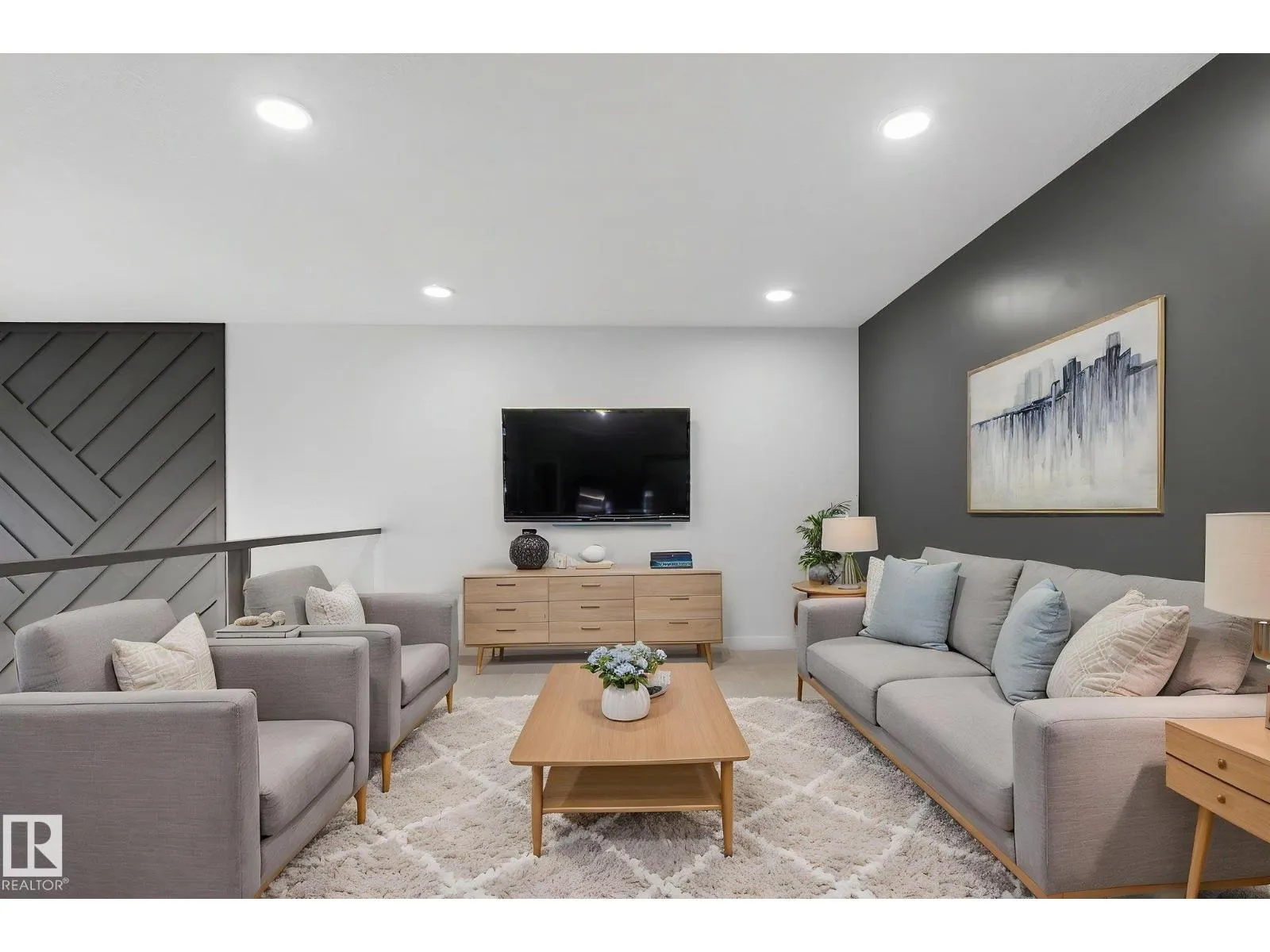 20 HAZELWOOD LN