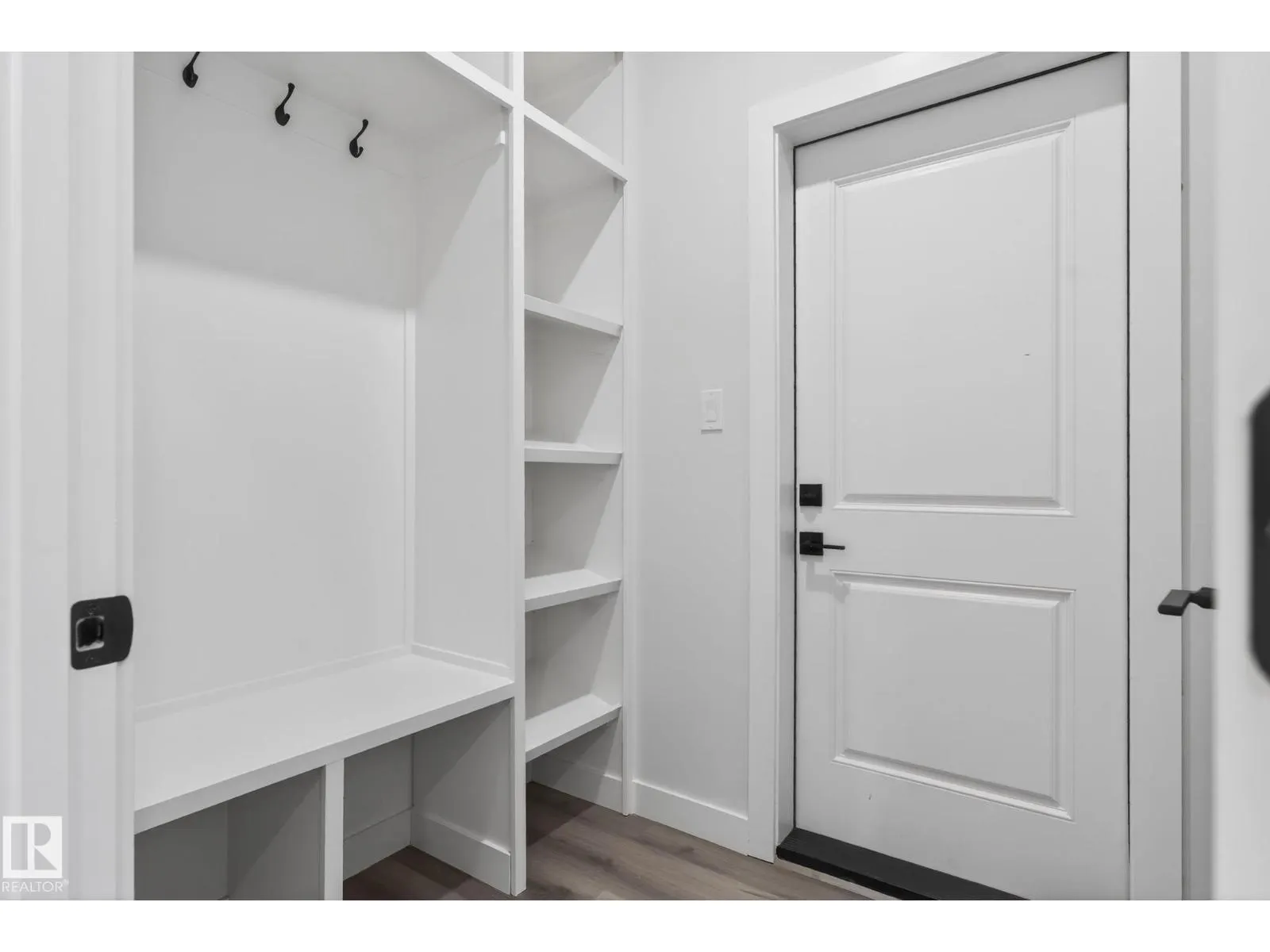 20 HAZELWOOD LN