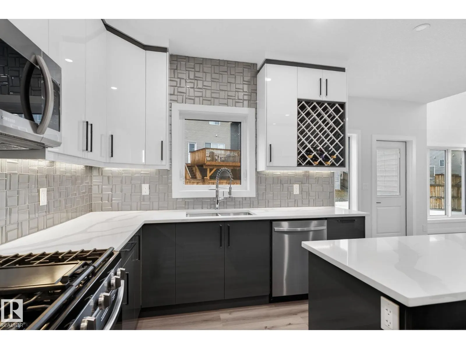 20 HAZELWOOD LN