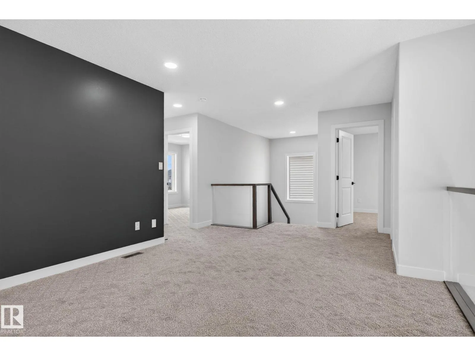 20 HAZELWOOD LN