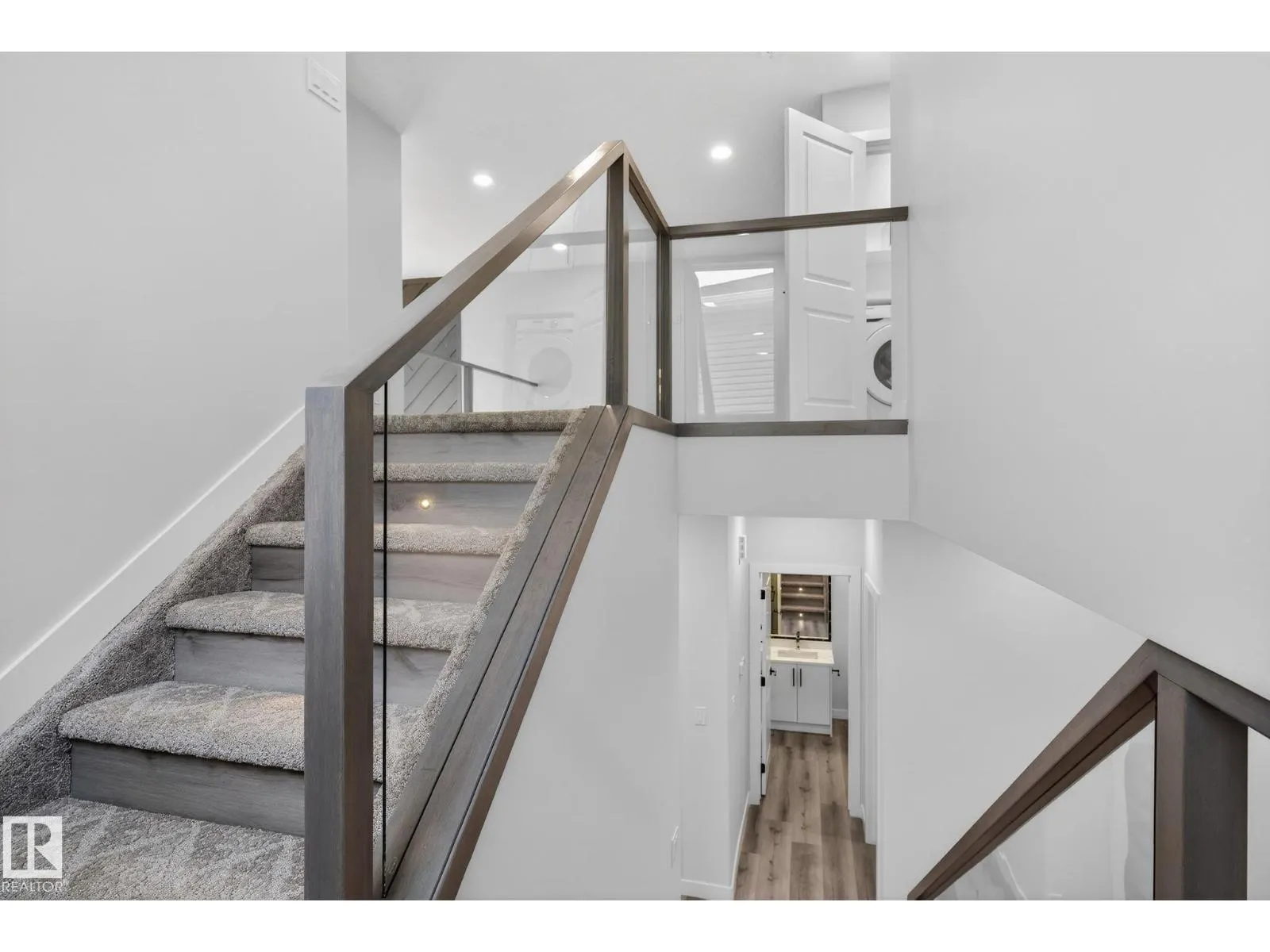 20 HAZELWOOD LN